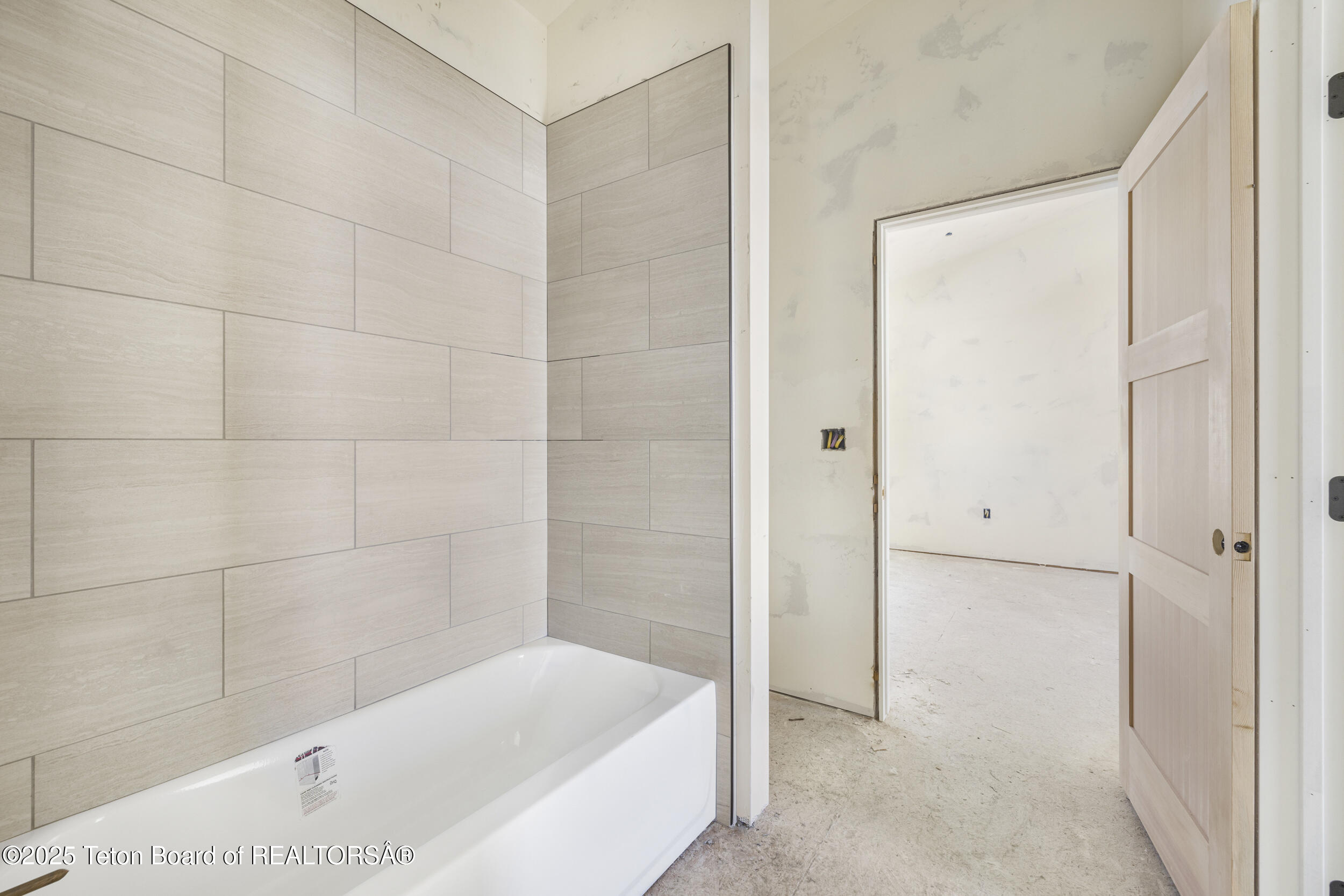 2410 SMOKY CANYON Road