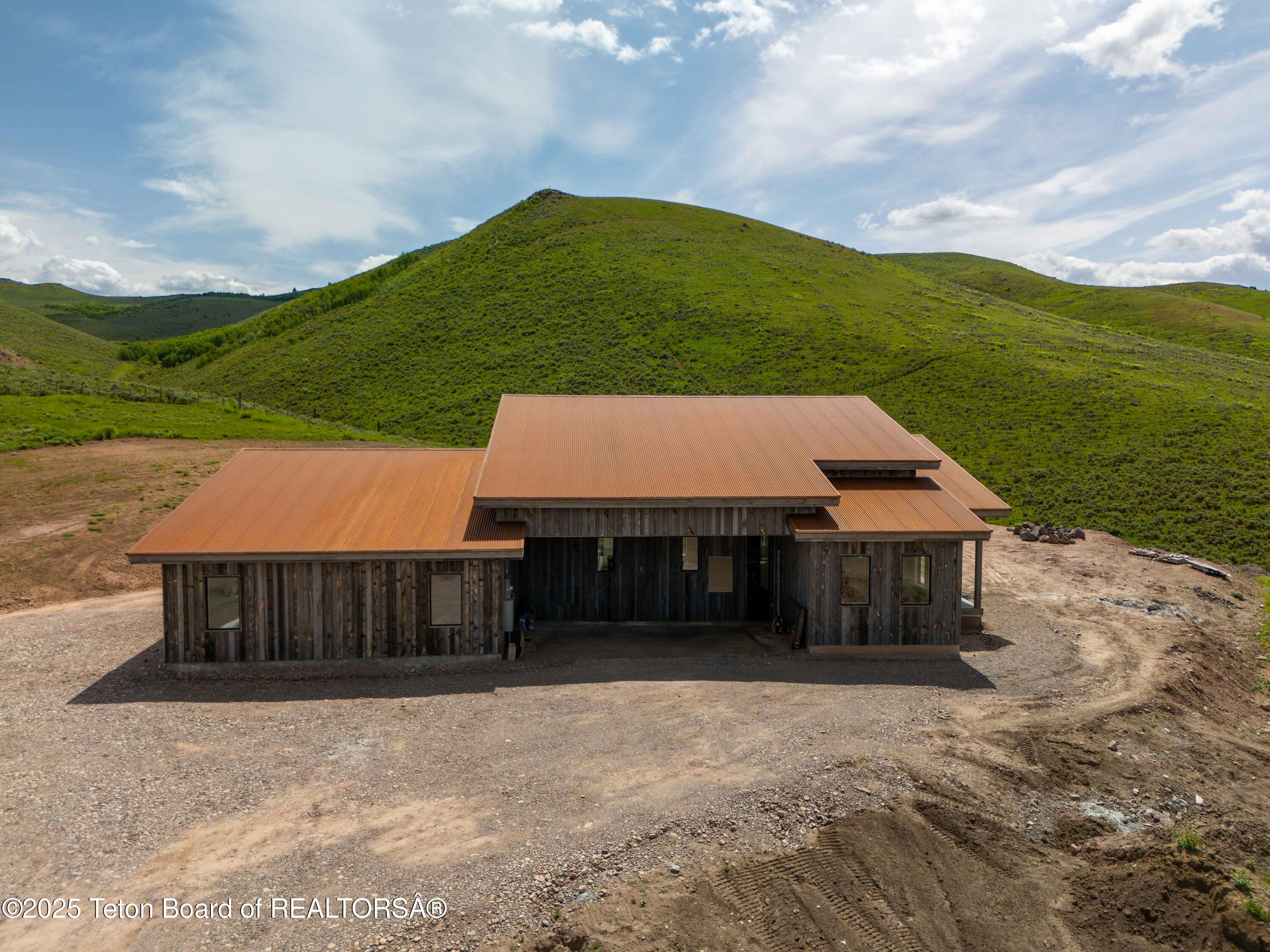 2410 SMOKY CANYON Road