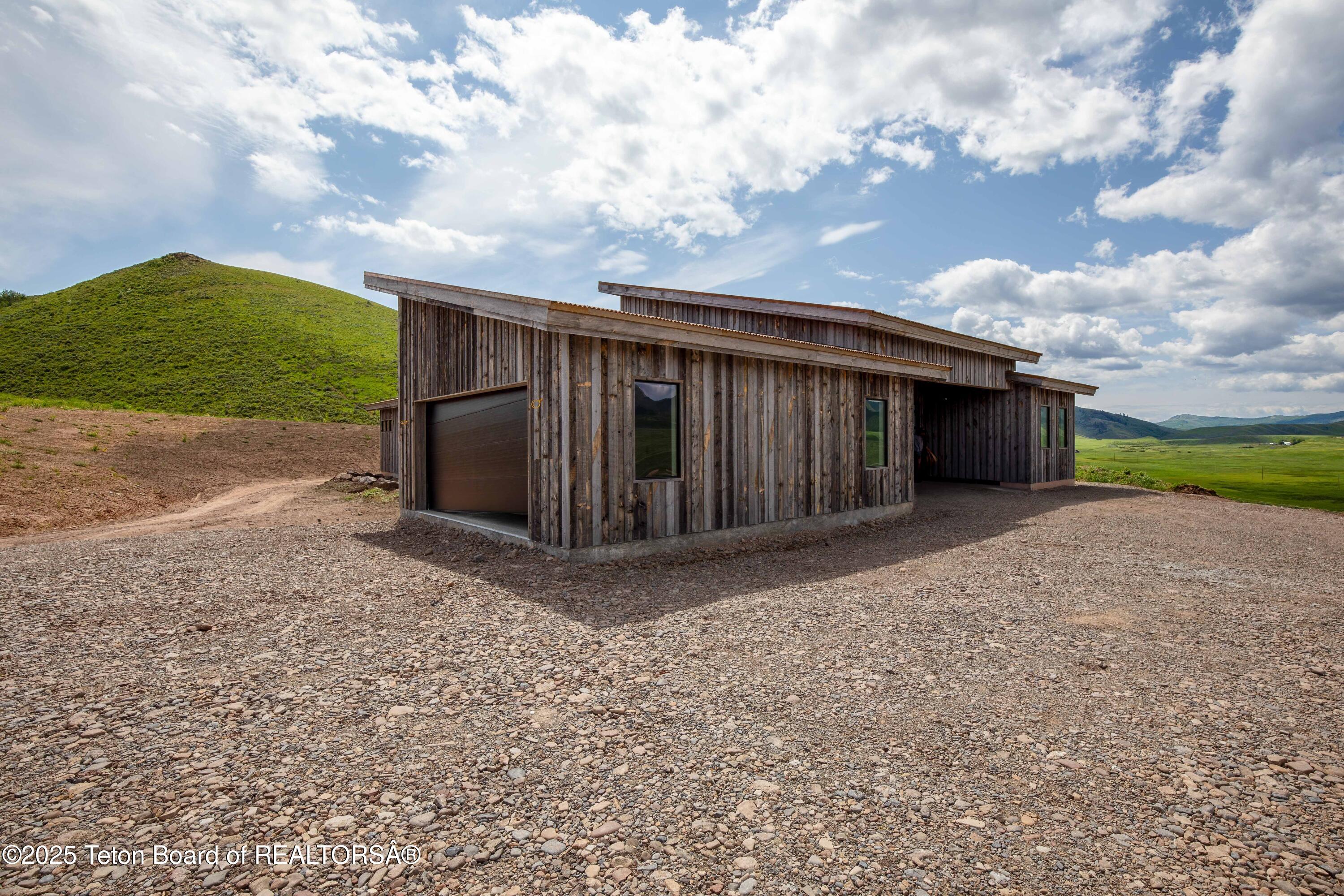 2410 SMOKY CANYON Road