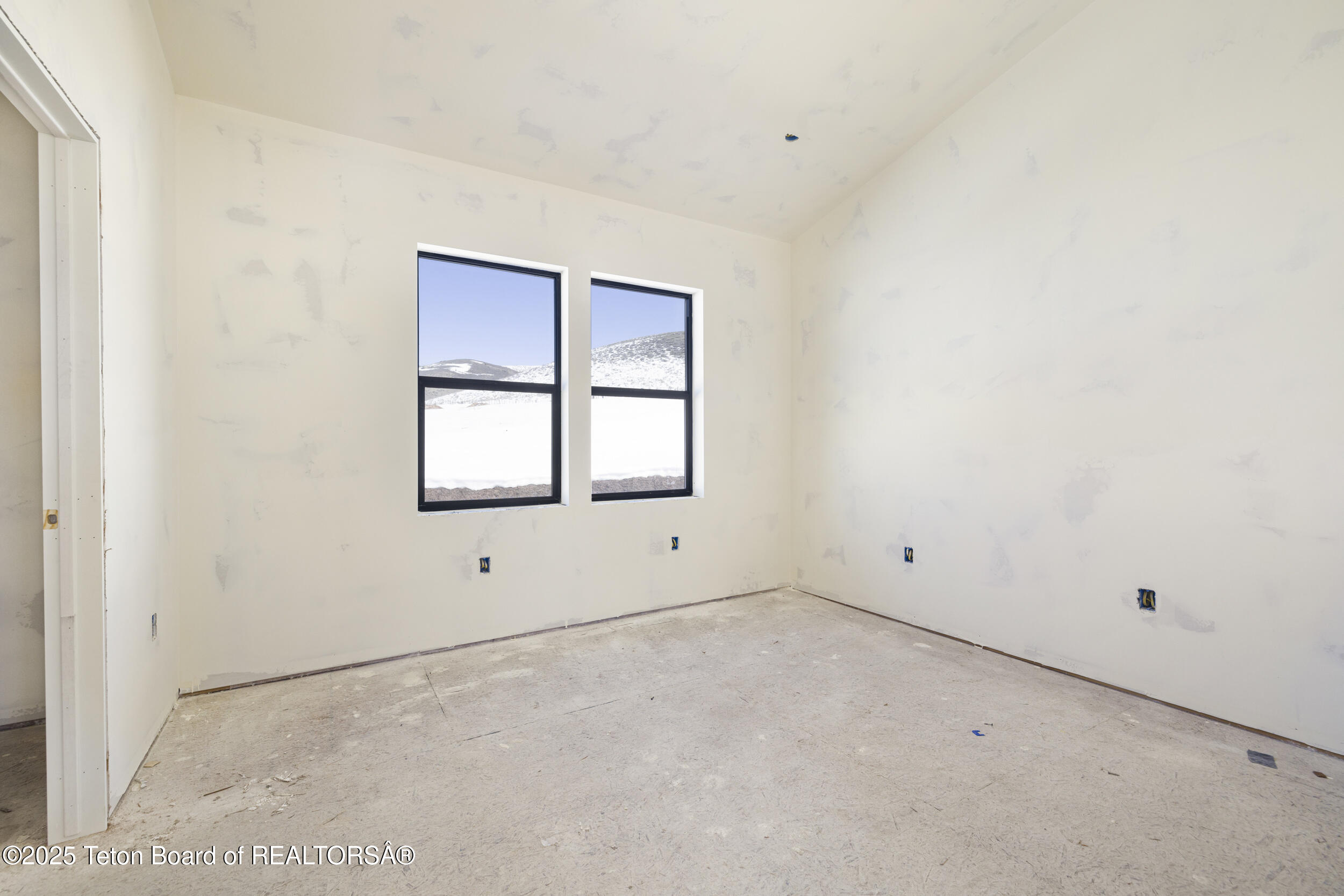 2410 SMOKY CANYON Road