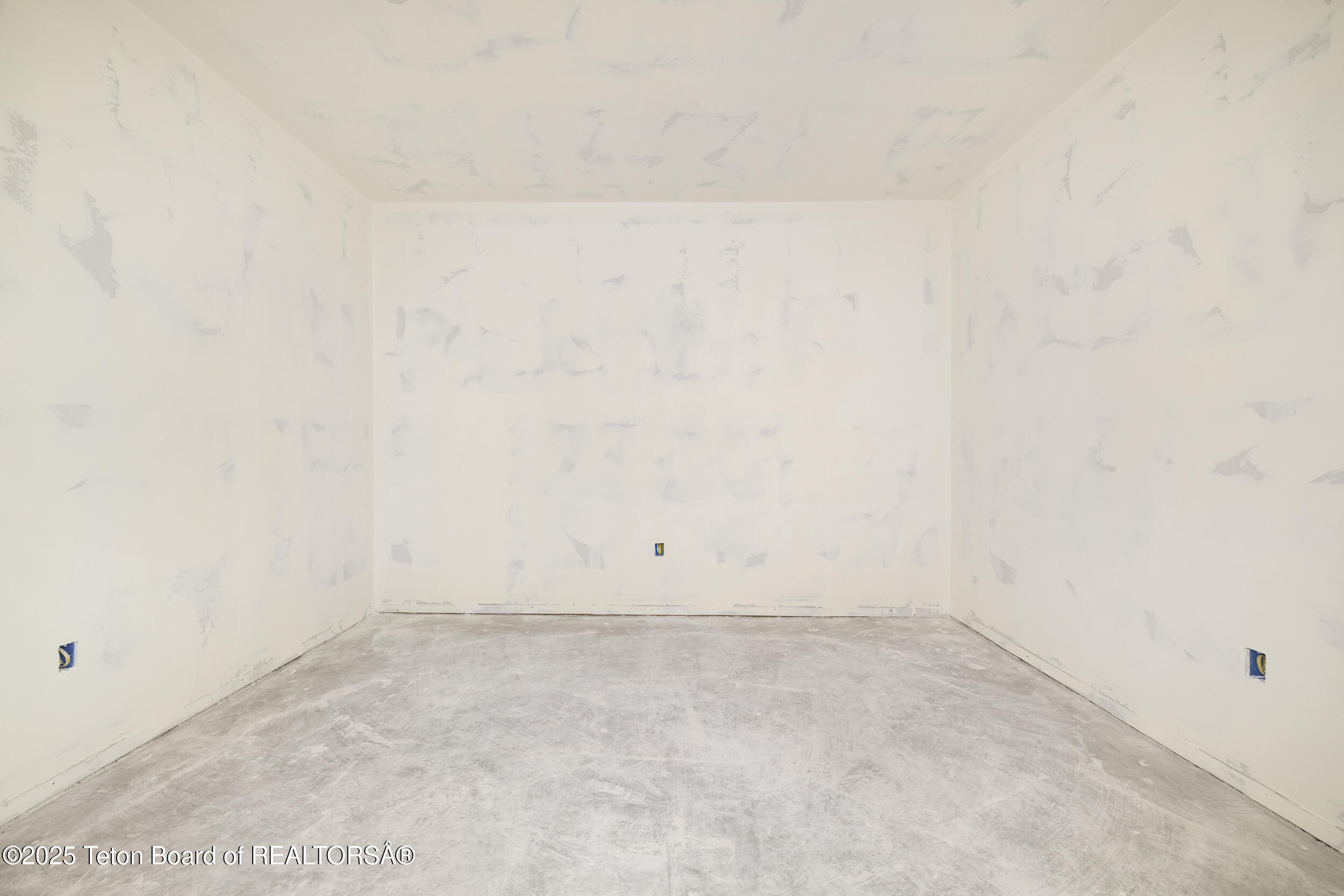 2410 SMOKY CANYON Road