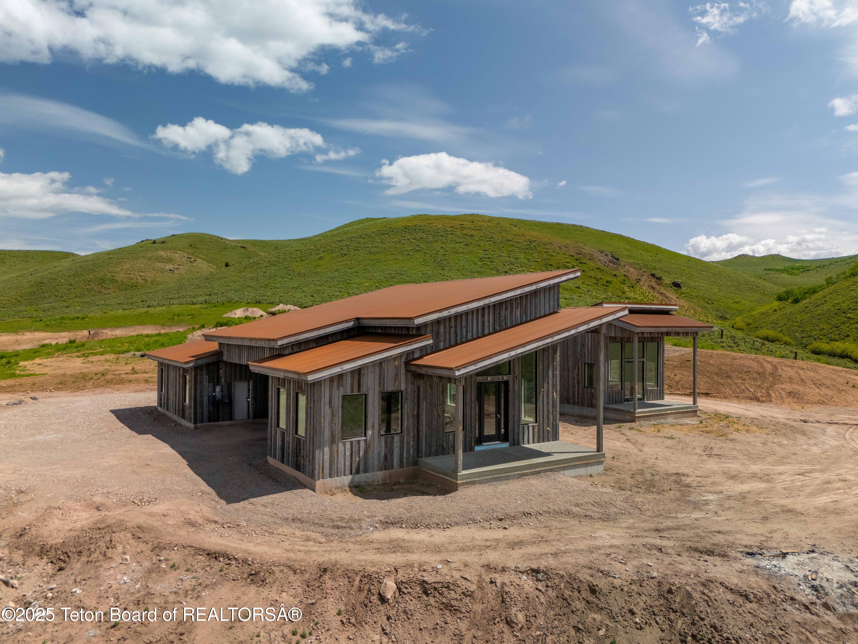 2410 SMOKY CANYON Road