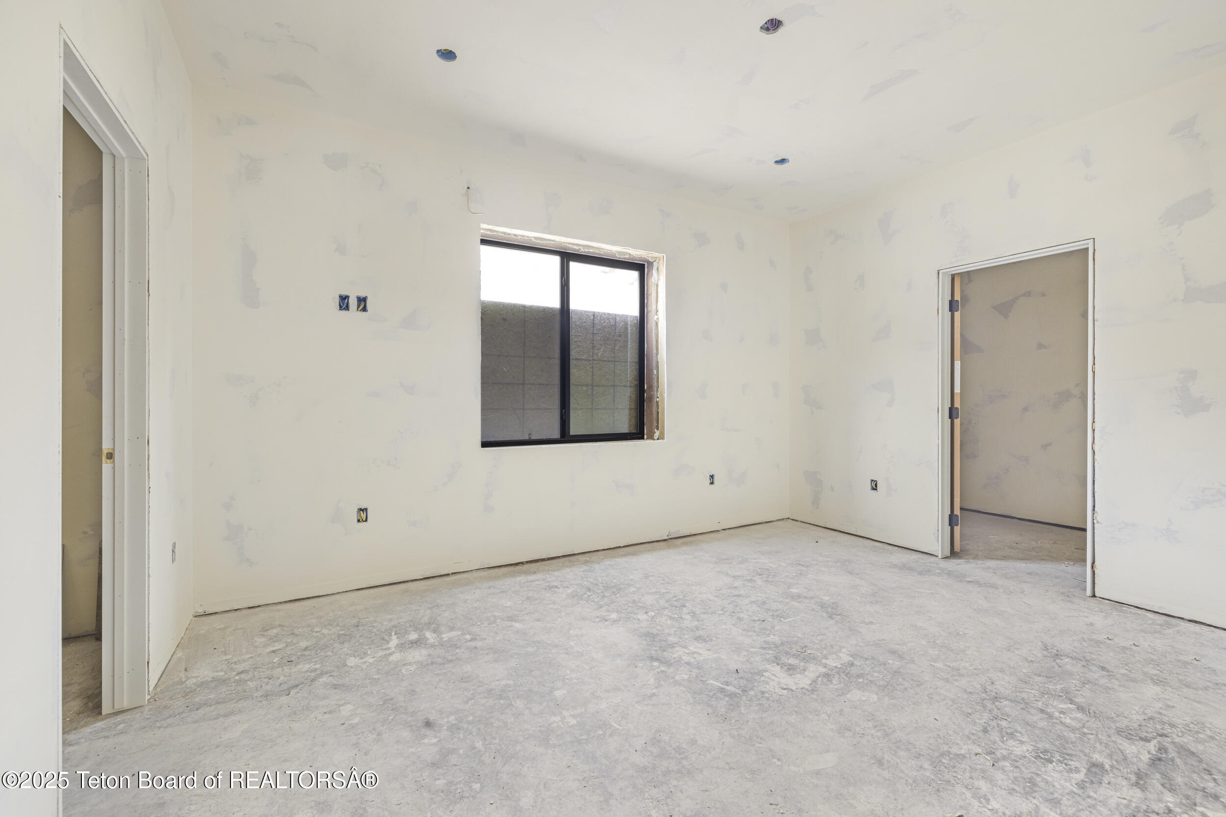 2410 SMOKY CANYON Road