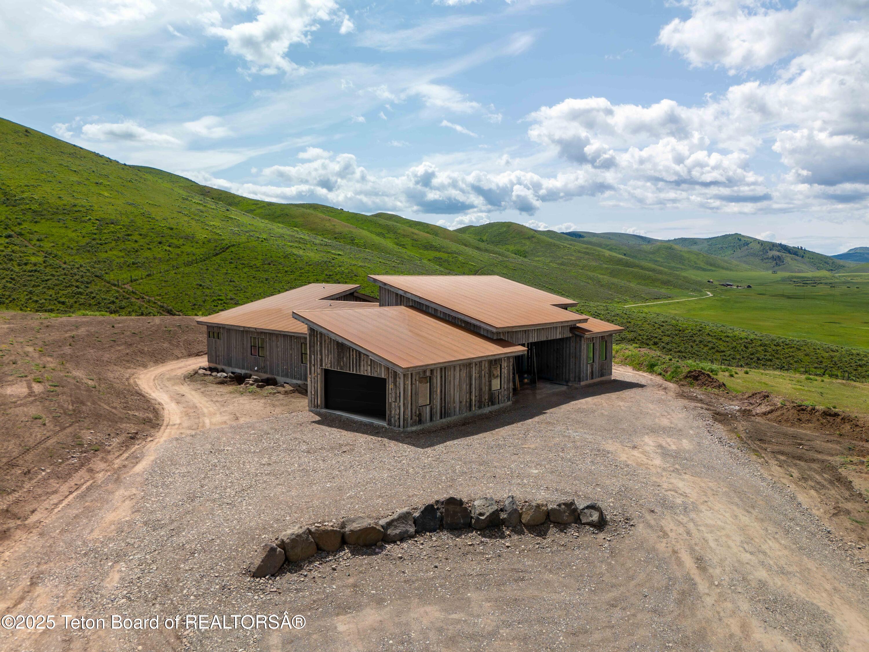 2410 SMOKY CANYON Road