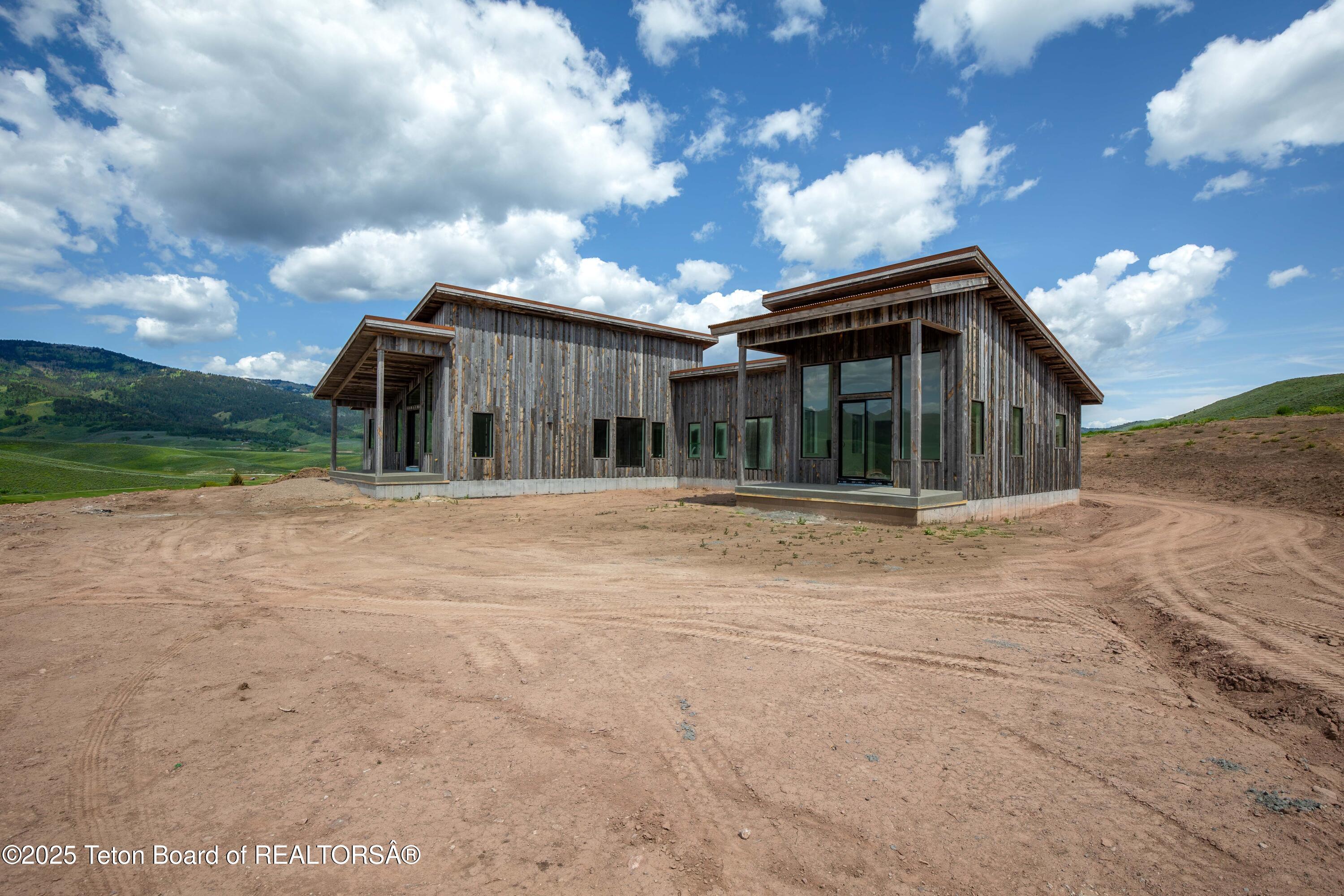 2410 SMOKY CANYON Road