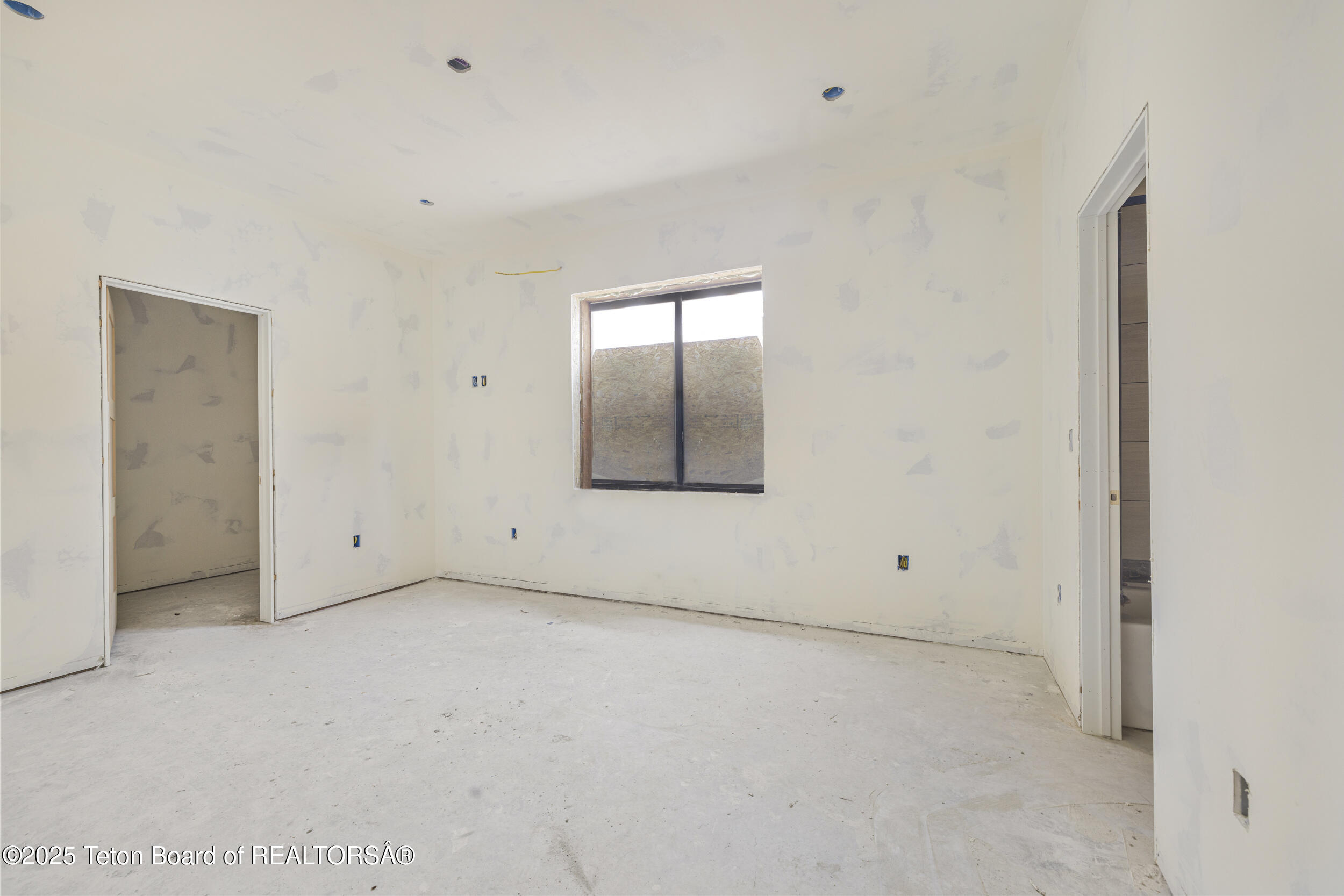 2410 SMOKY CANYON Road