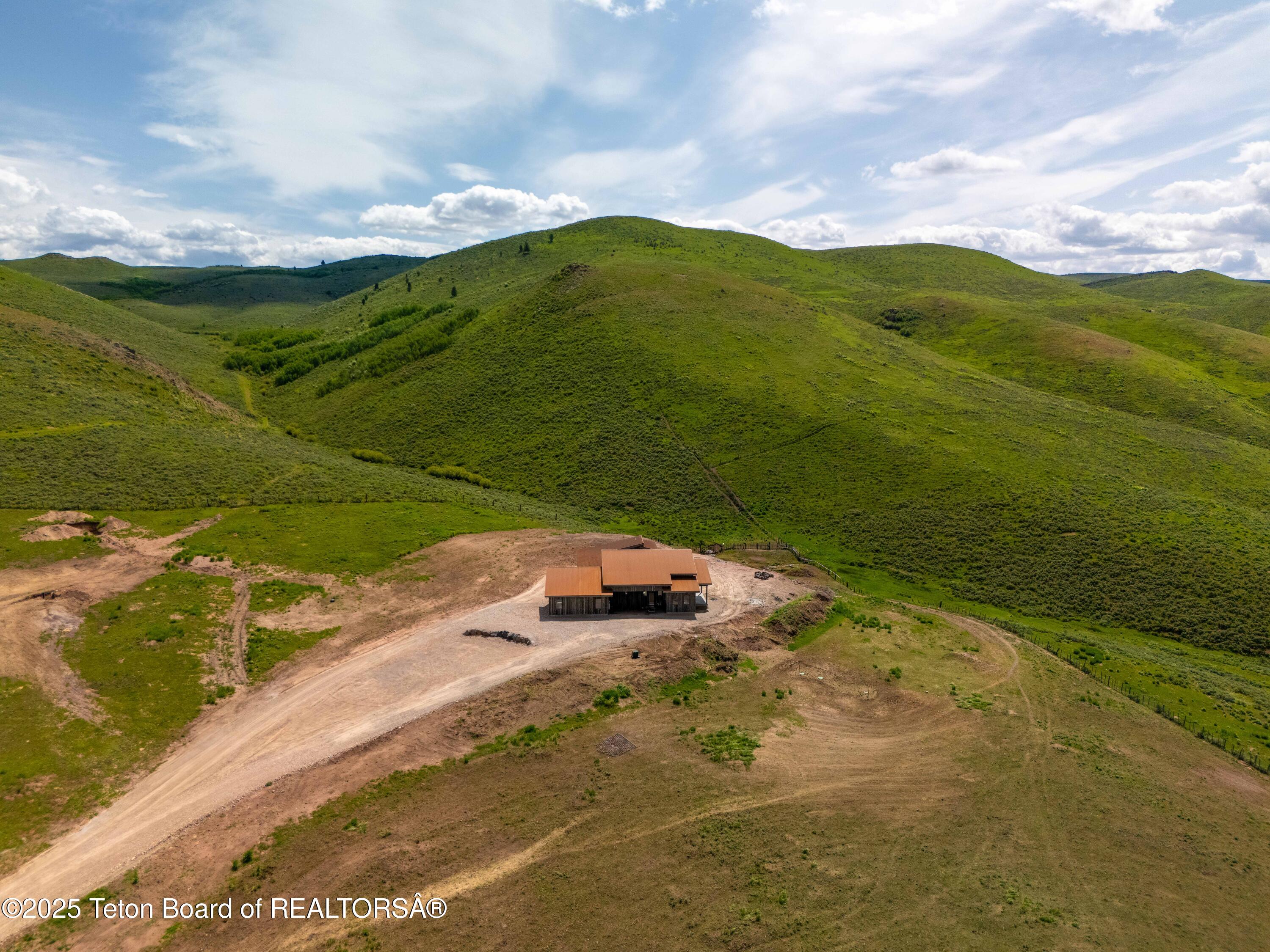 2410 SMOKY CANYON Road