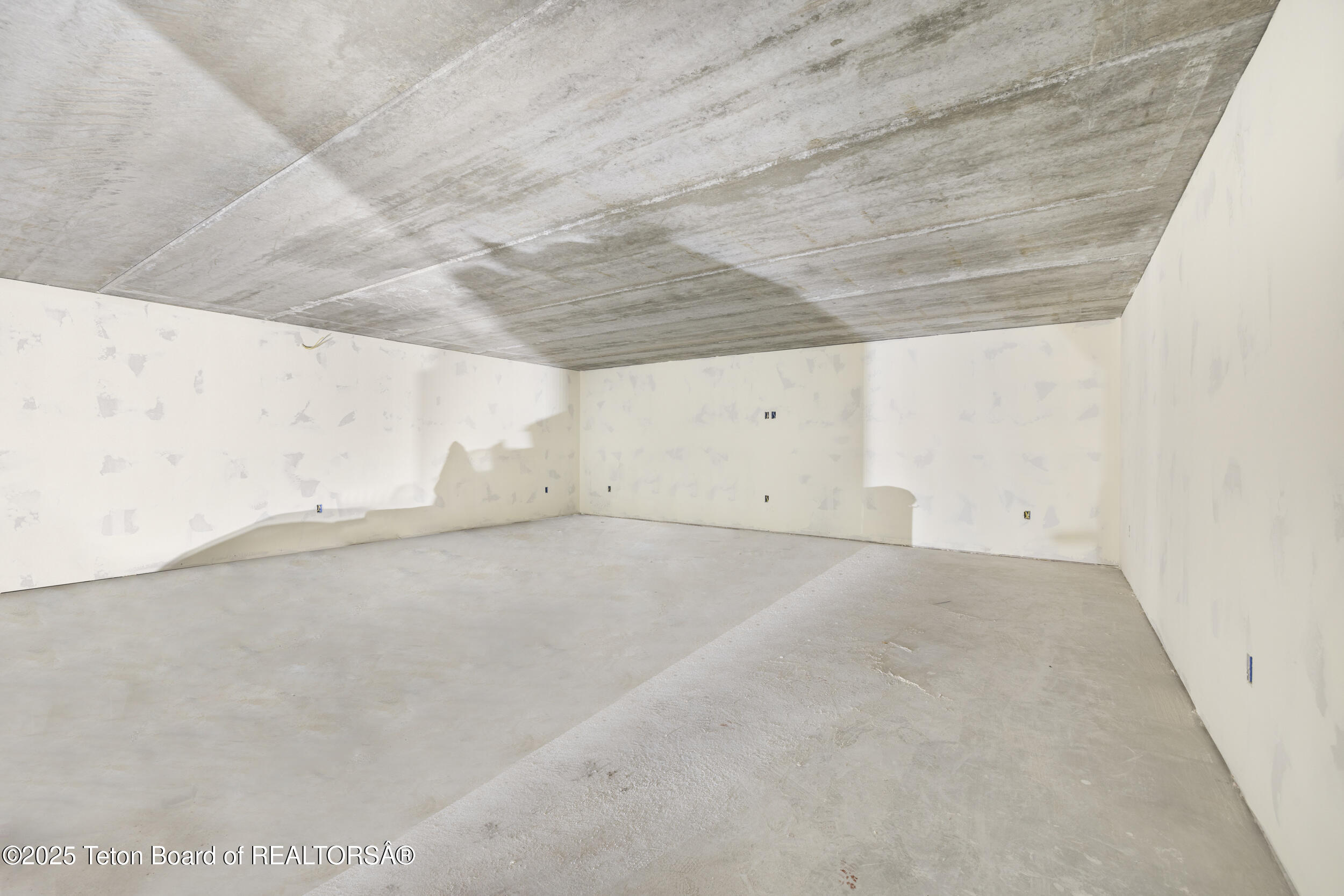 2410 SMOKY CANYON Road