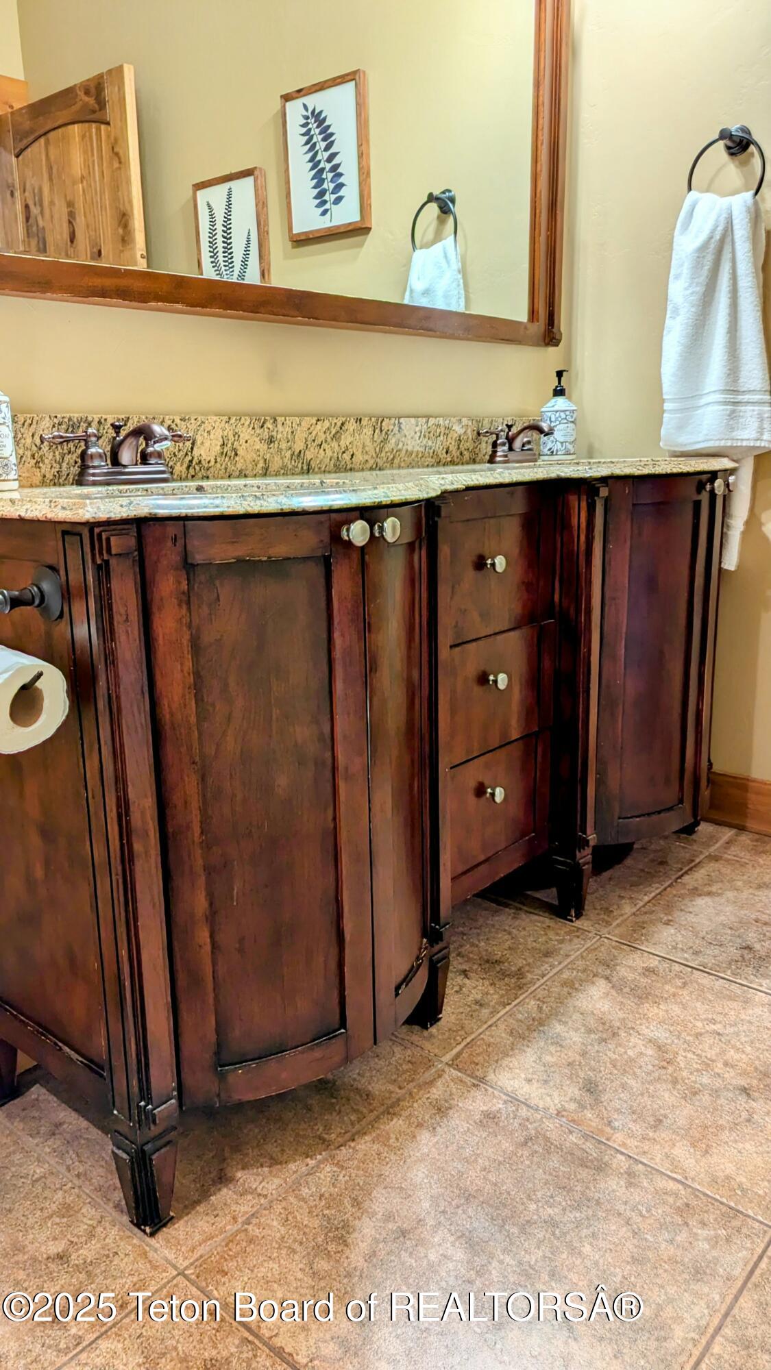 715 MORAINE COURT UNIT 19 GARAGE H