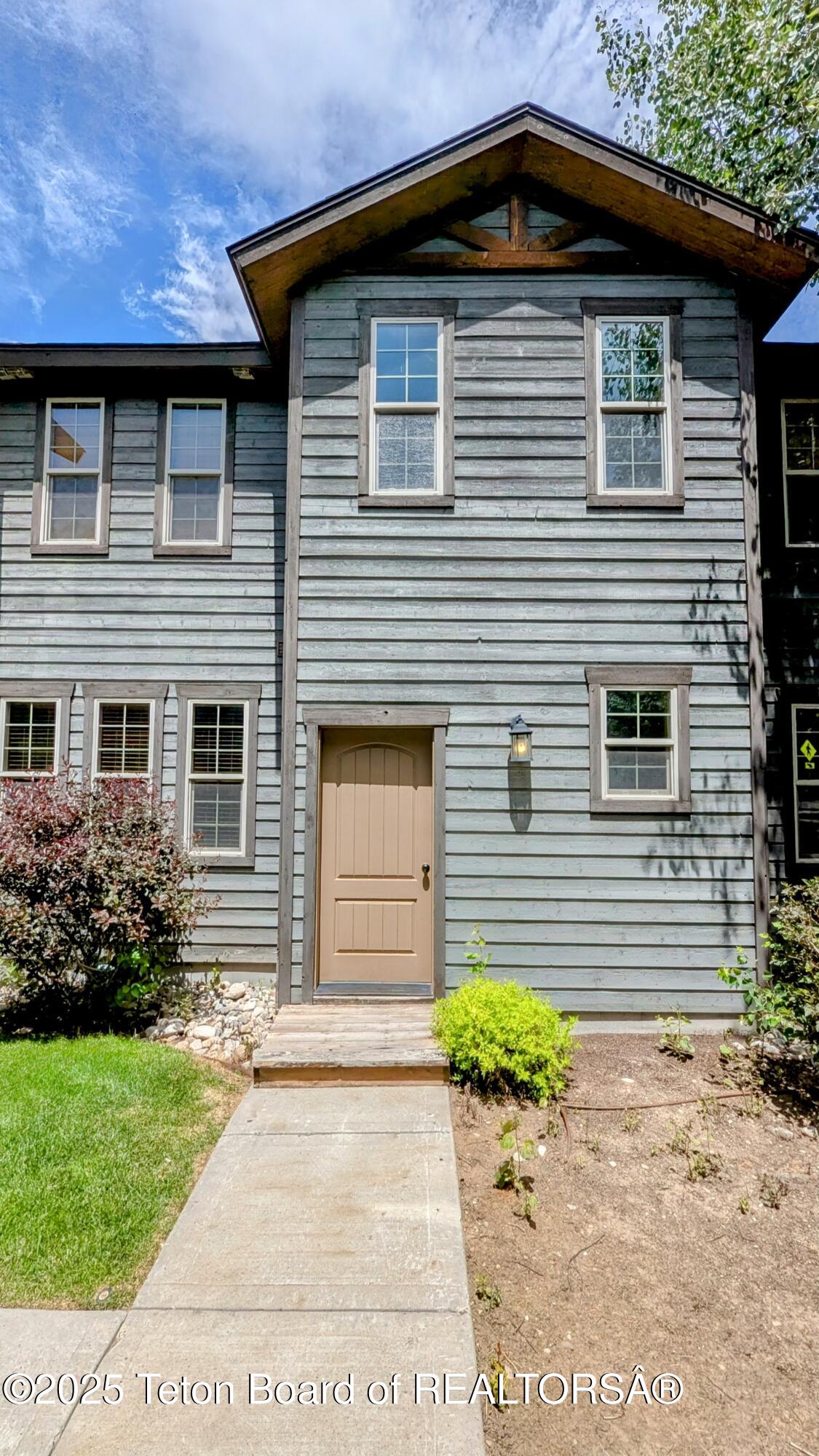 715 MORAINE COURT UNIT 19 GARAGE H