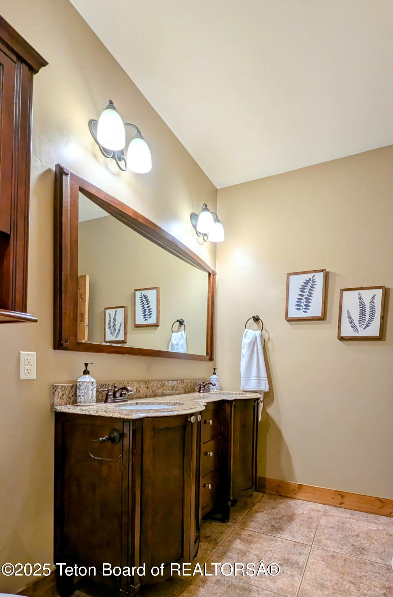 715 MORAINE COURT UNIT 19 GARAGE H