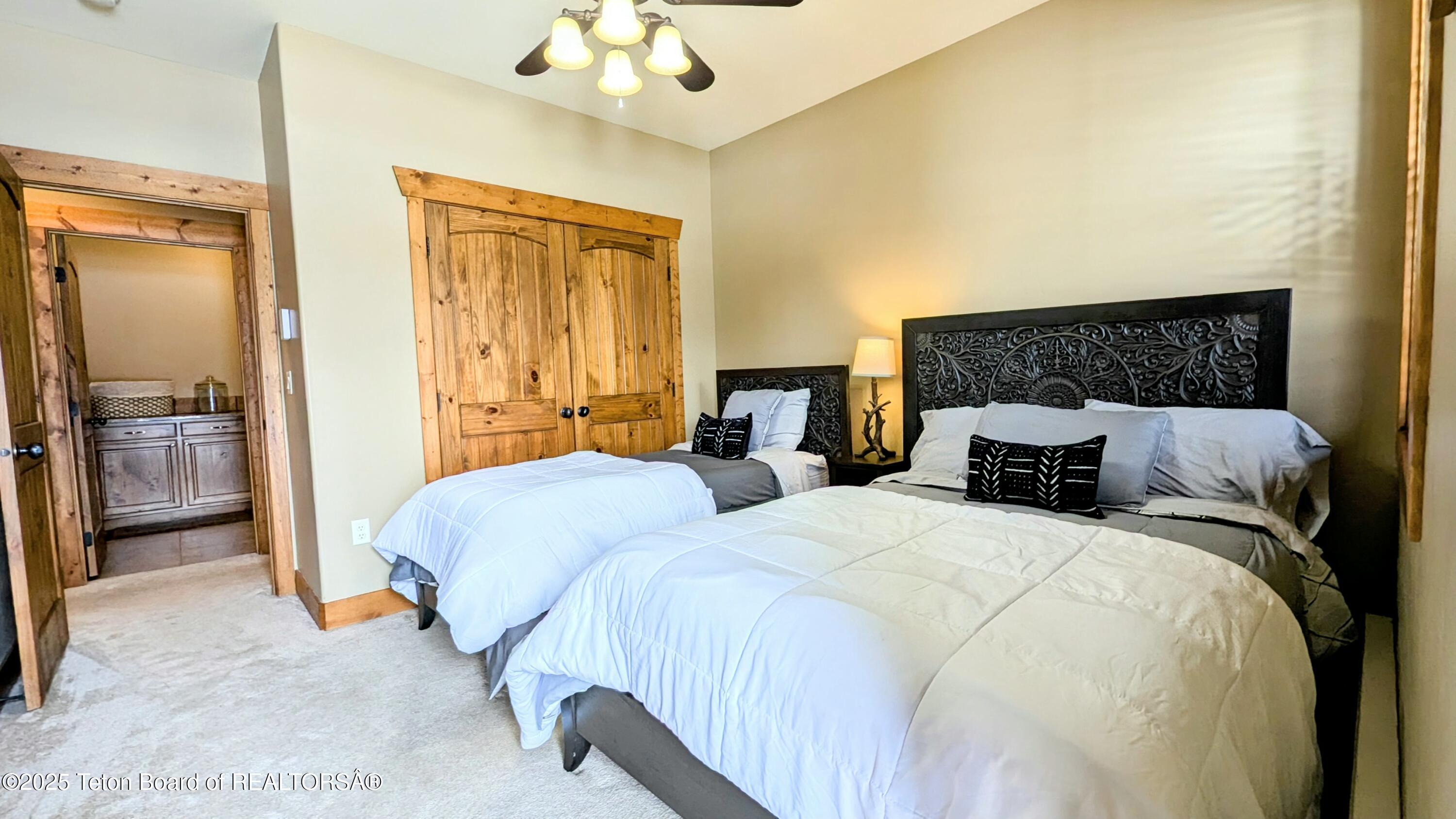 715 MORAINE COURT UNIT 19 GARAGE H