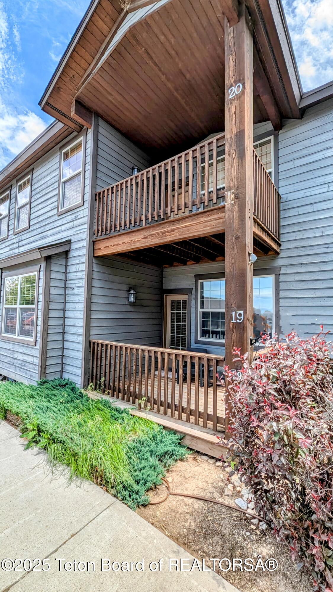 715 MORAINE COURT UNIT 19 GARAGE H