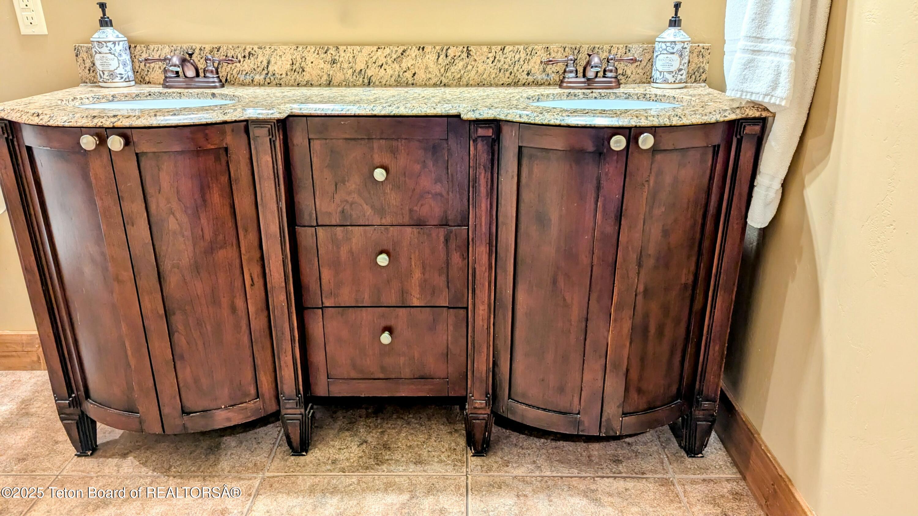 715 MORAINE COURT UNIT 19 GARAGE H