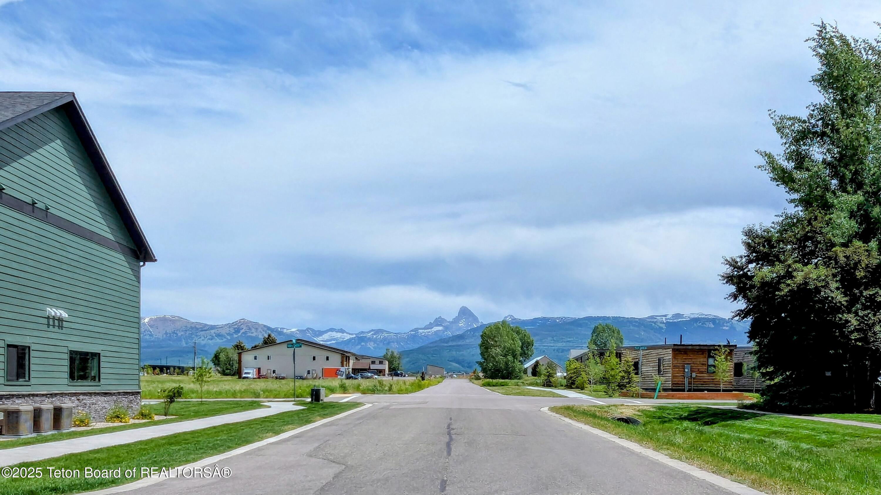 715 MORAINE COURT UNIT 19 GARAGE H