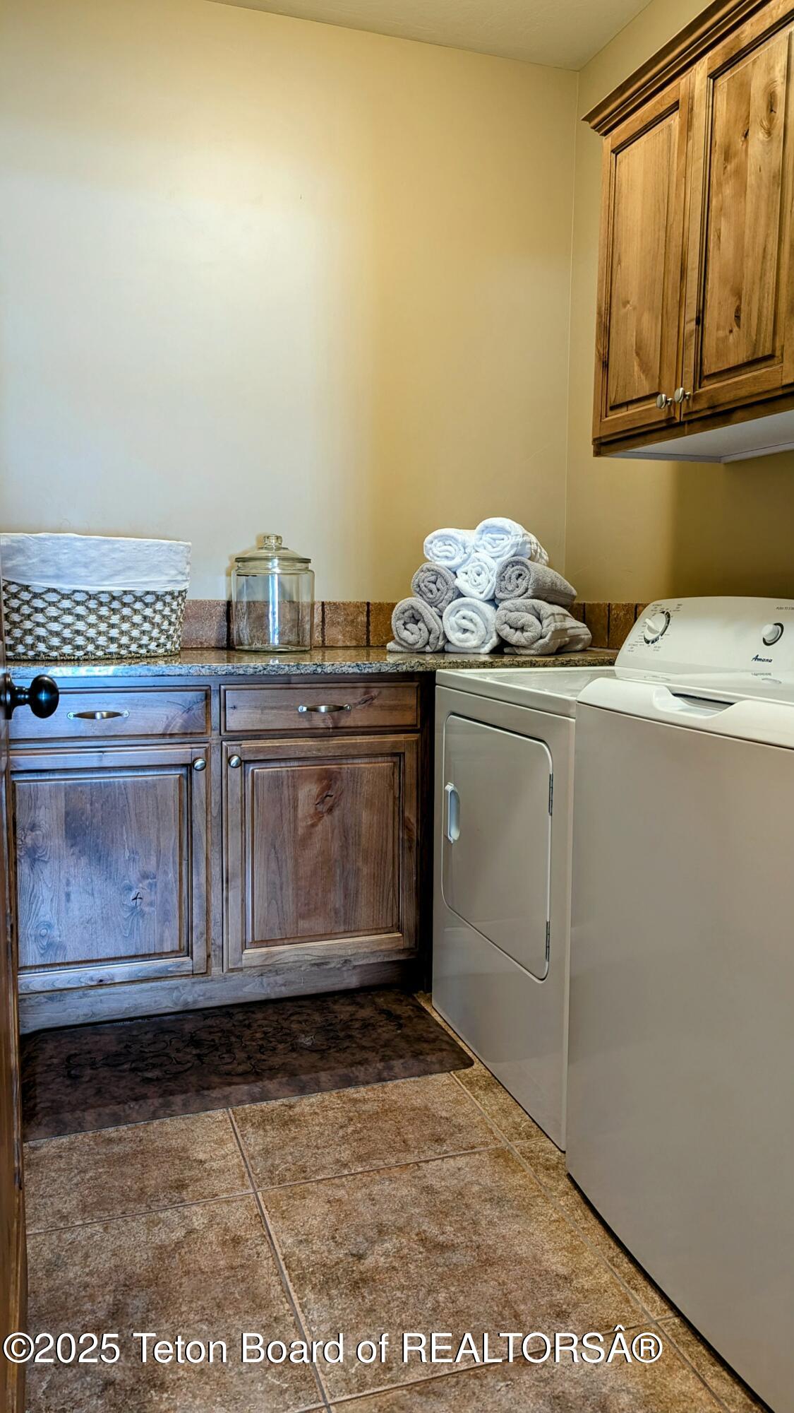 715 MORAINE COURT UNIT 19 GARAGE H