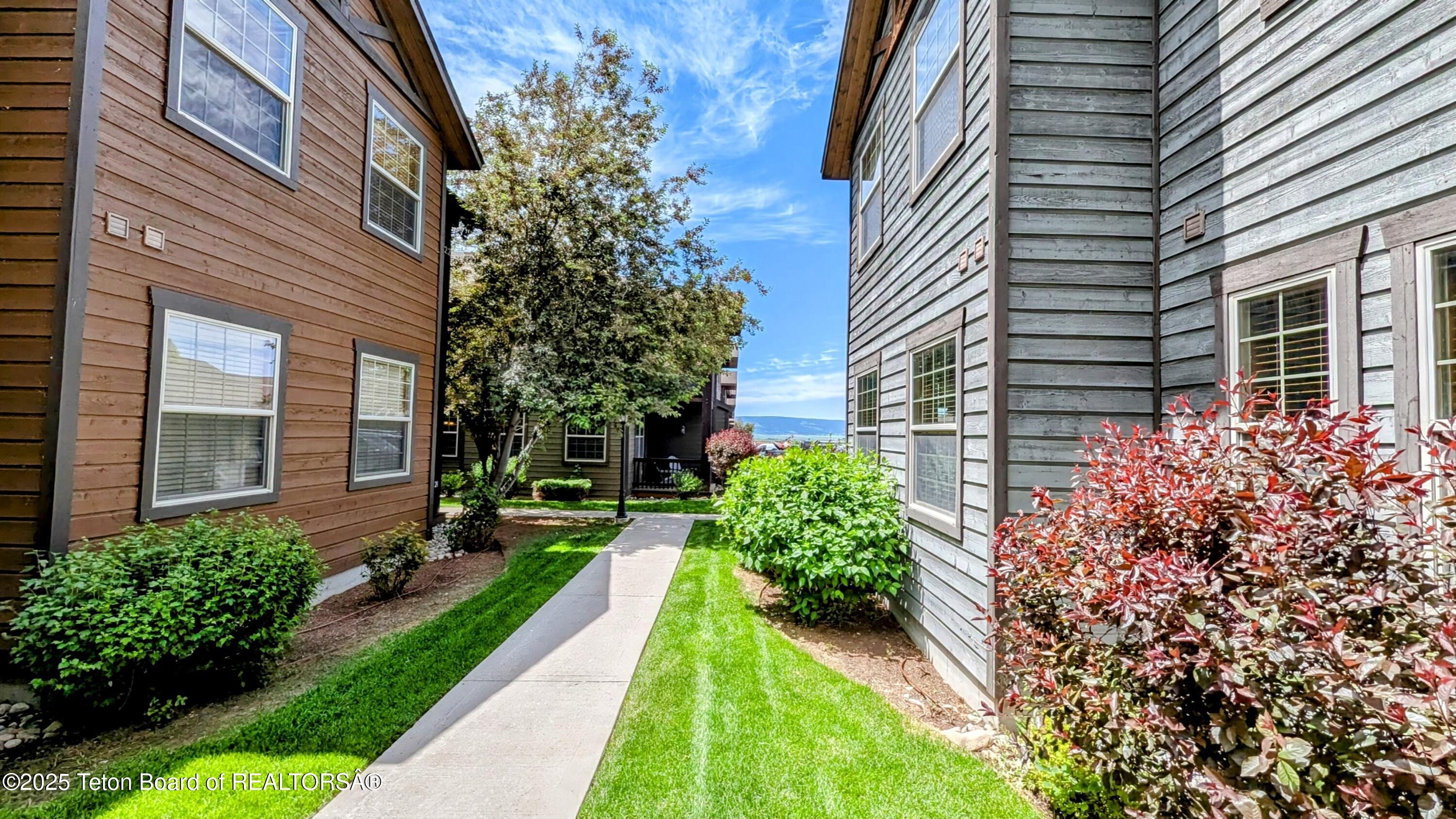 715 MORAINE COURT UNIT 19 GARAGE H