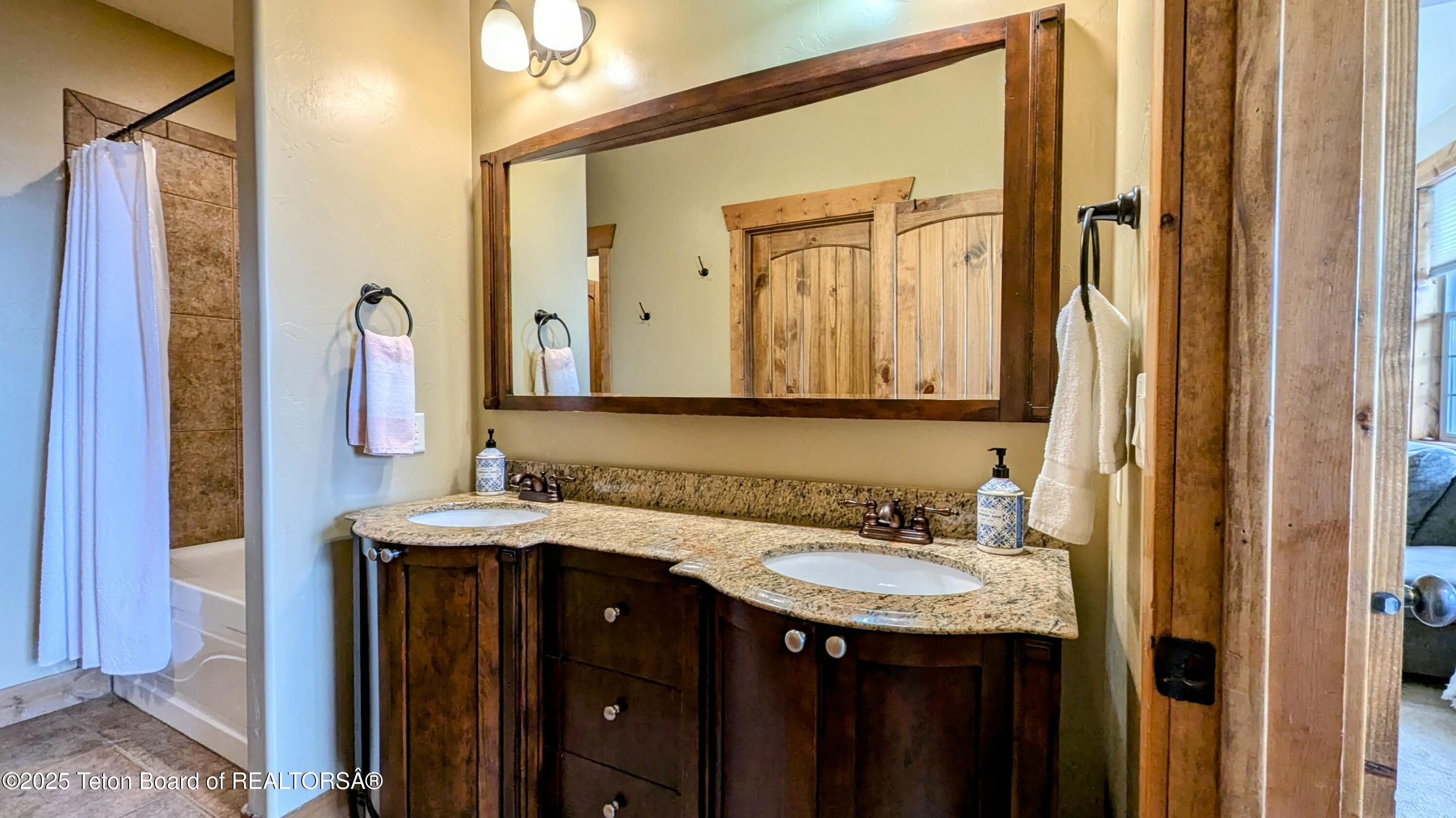 715 MORAINE COURT UNIT 19 GARAGE H