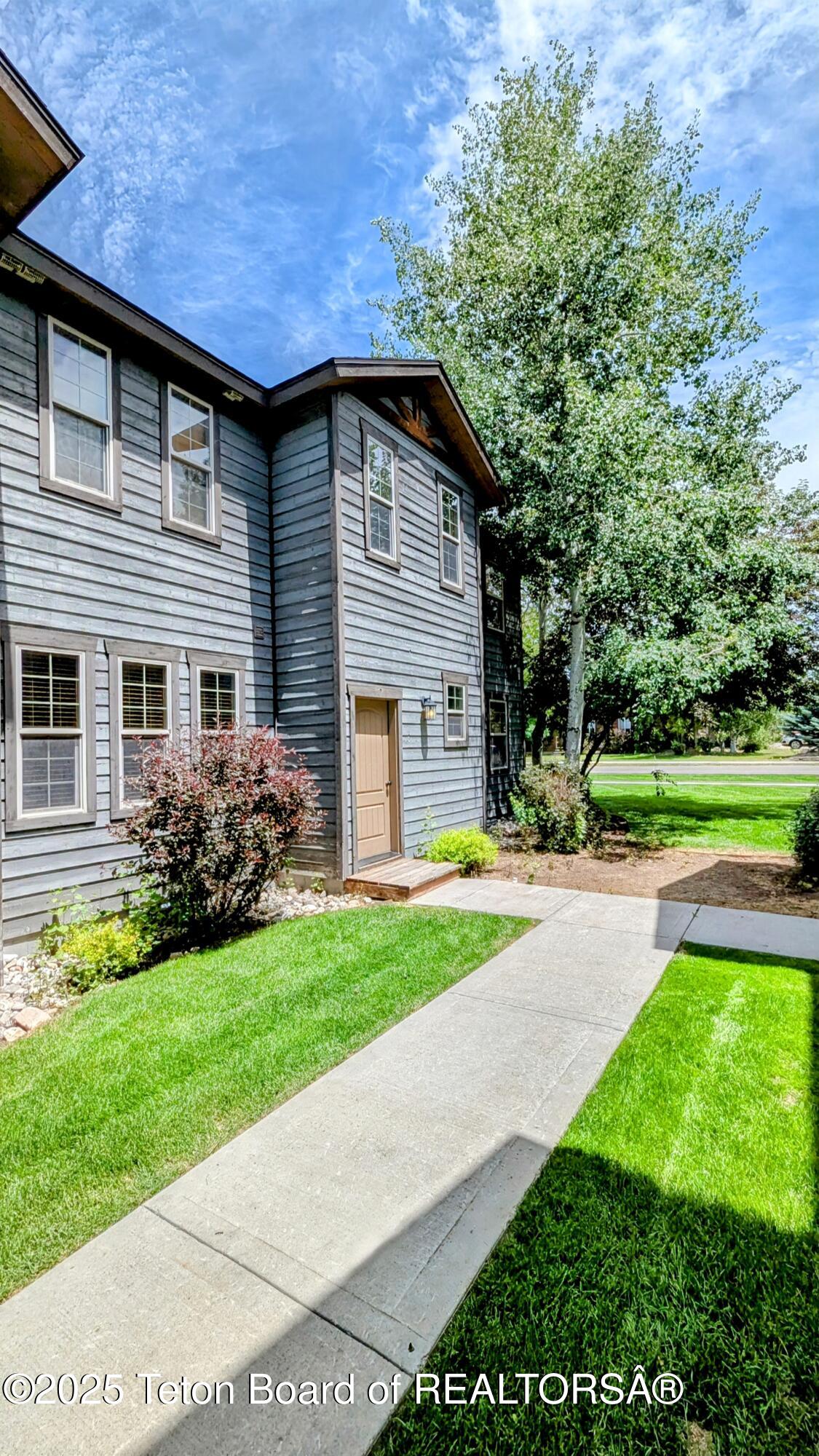 715 MORAINE COURT UNIT 19 GARAGE H