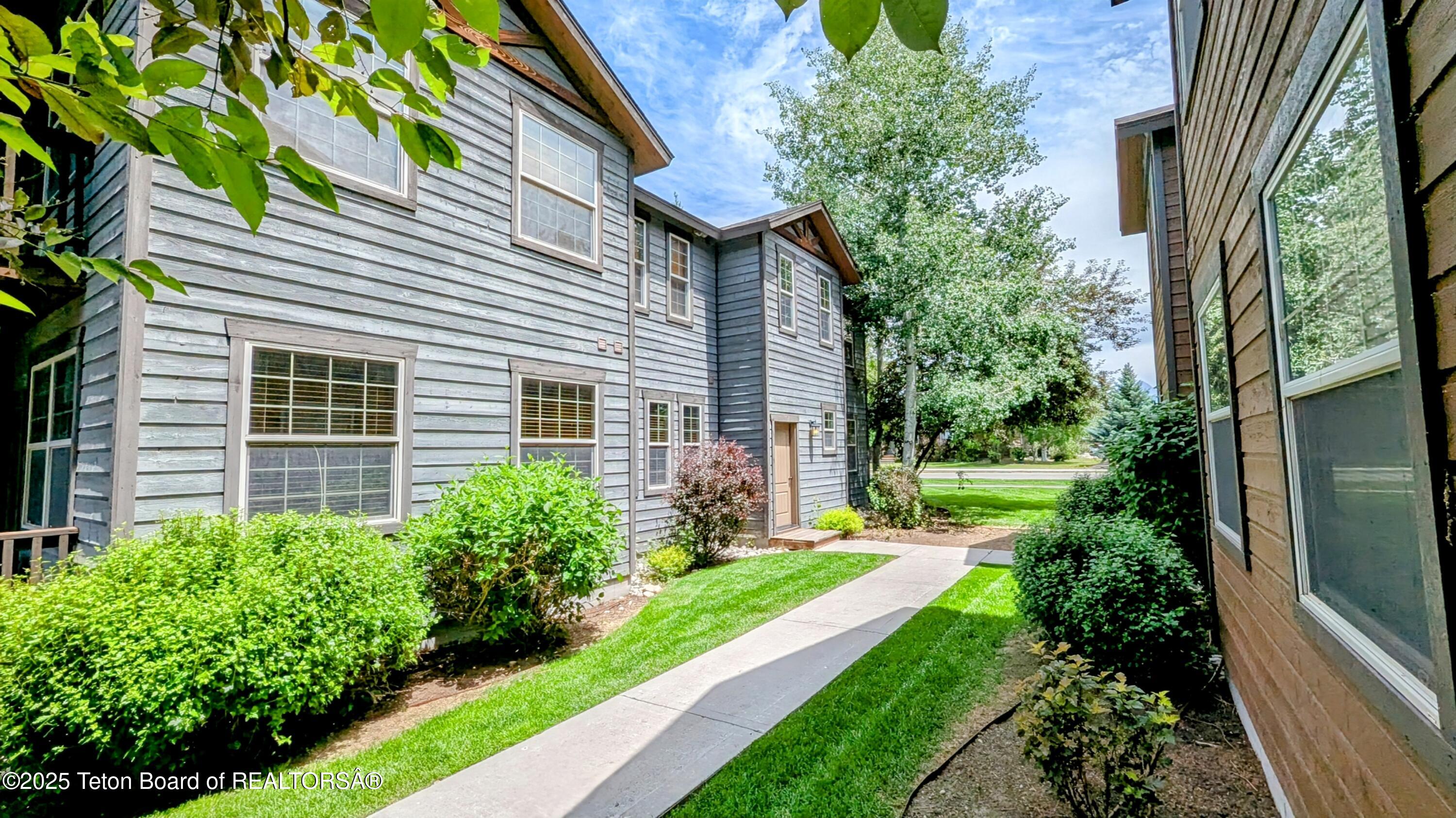 715 MORAINE COURT UNIT 19 GARAGE H