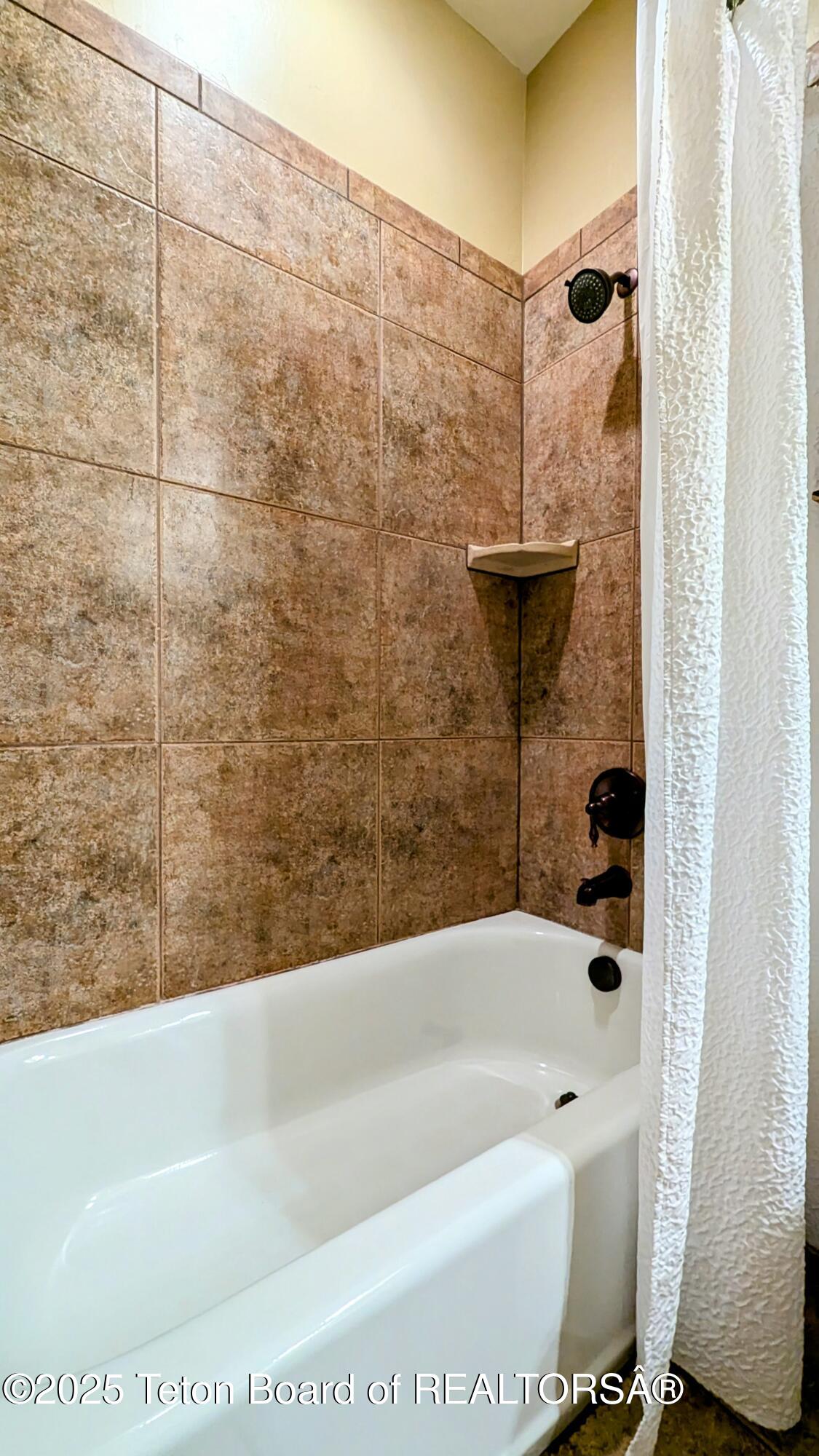 715 MORAINE COURT UNIT 19 GARAGE H