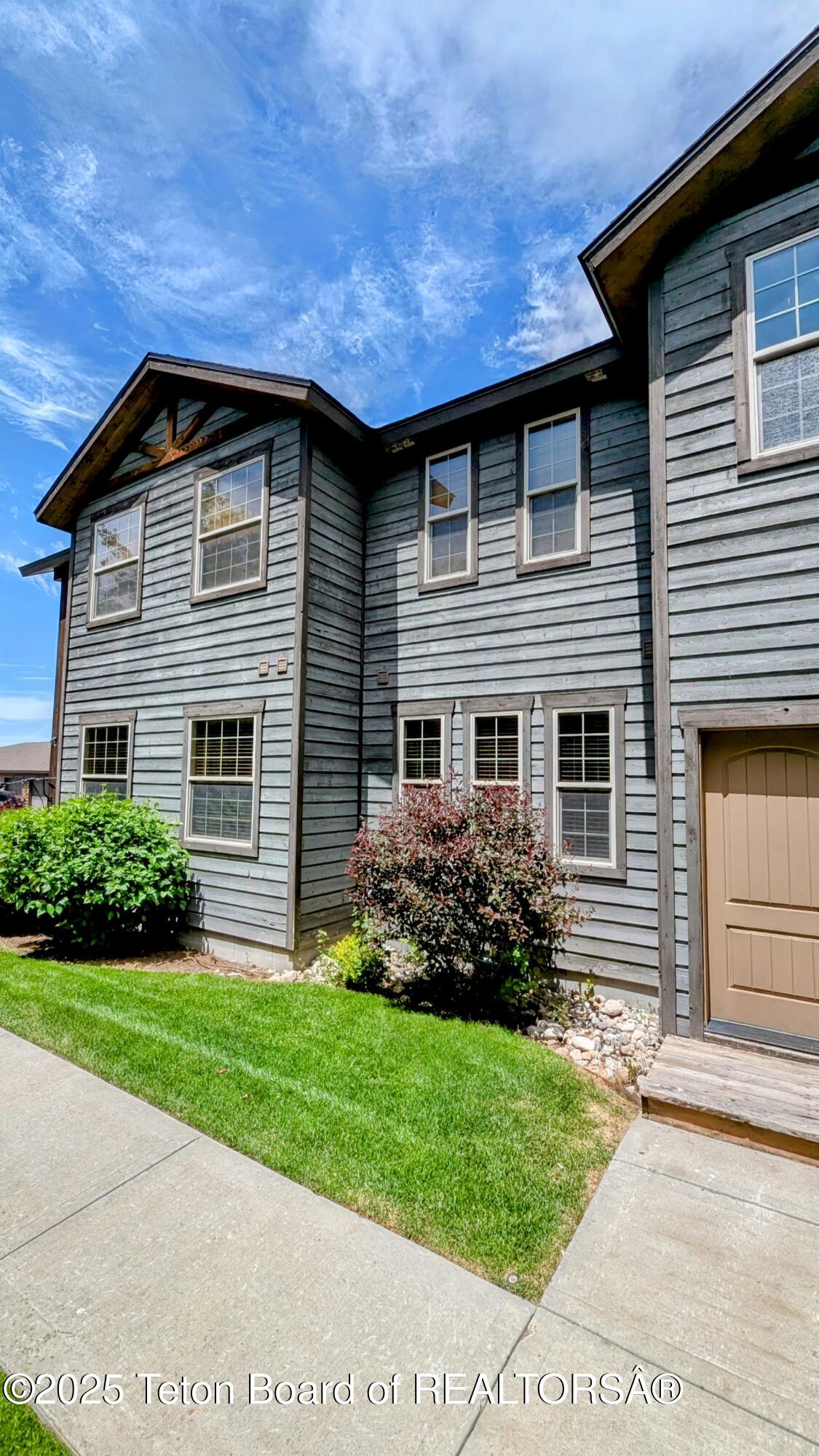 715 MORAINE COURT UNIT 19 GARAGE H