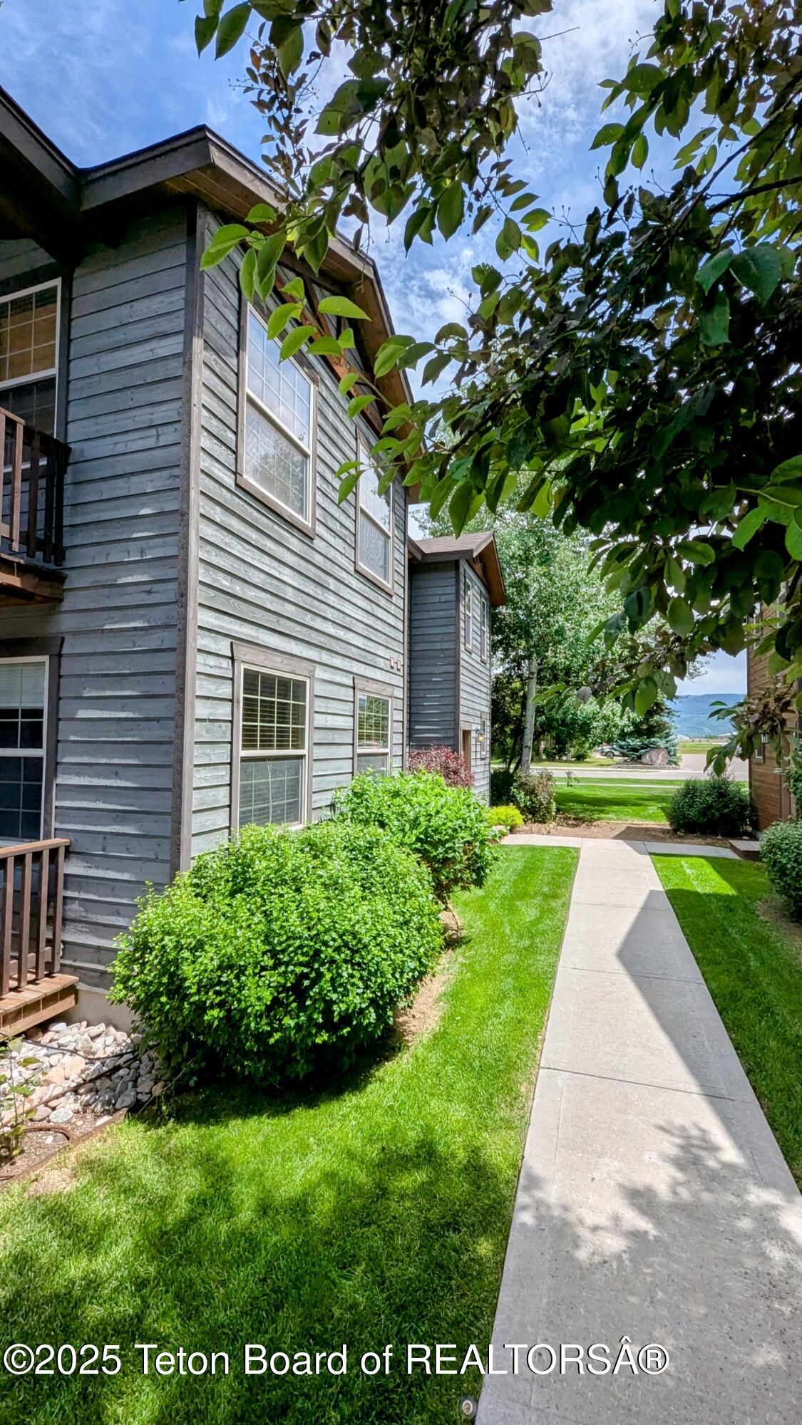 715 MORAINE COURT UNIT 19 GARAGE H