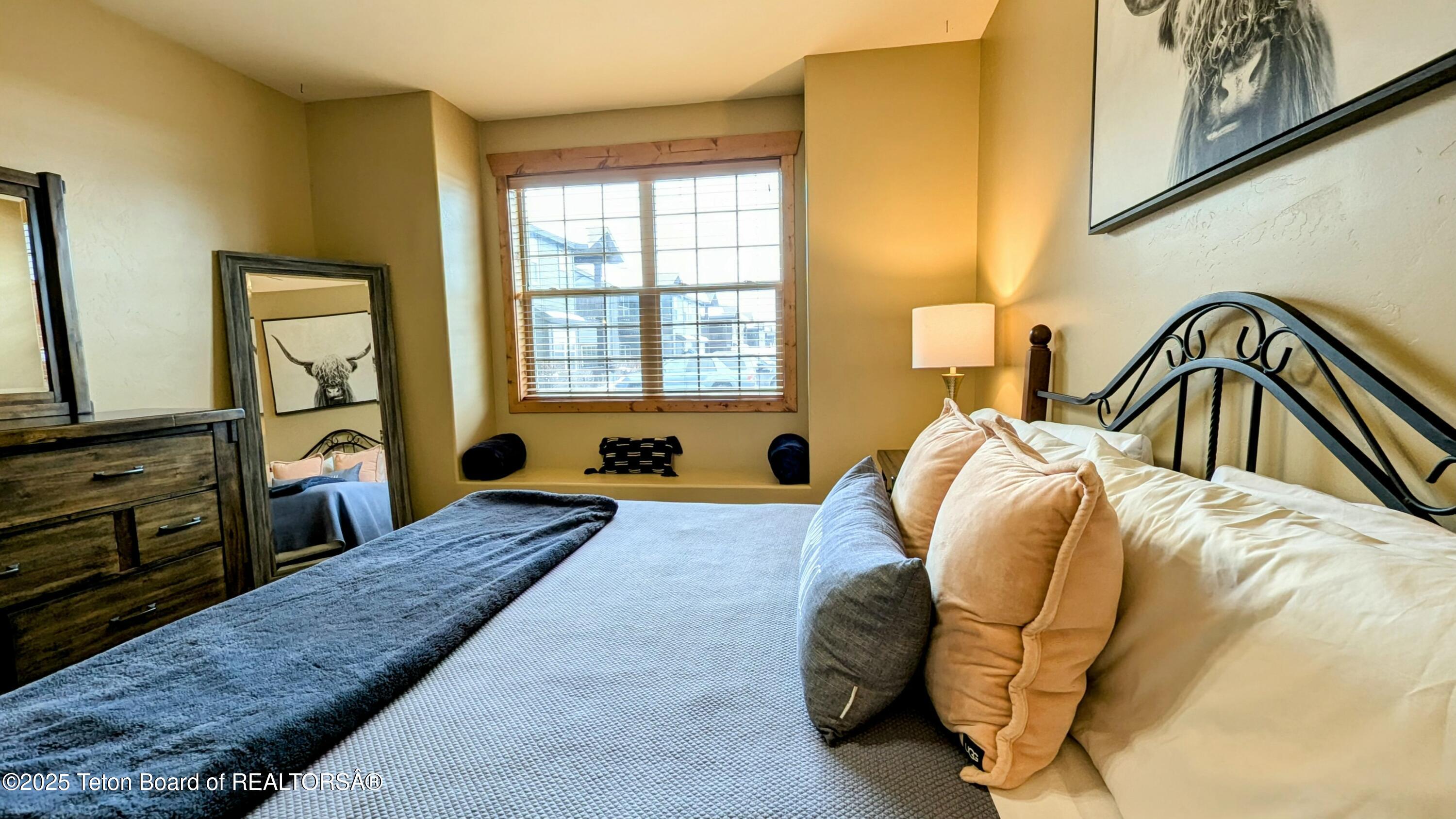 715 MORAINE COURT UNIT 19 GARAGE H