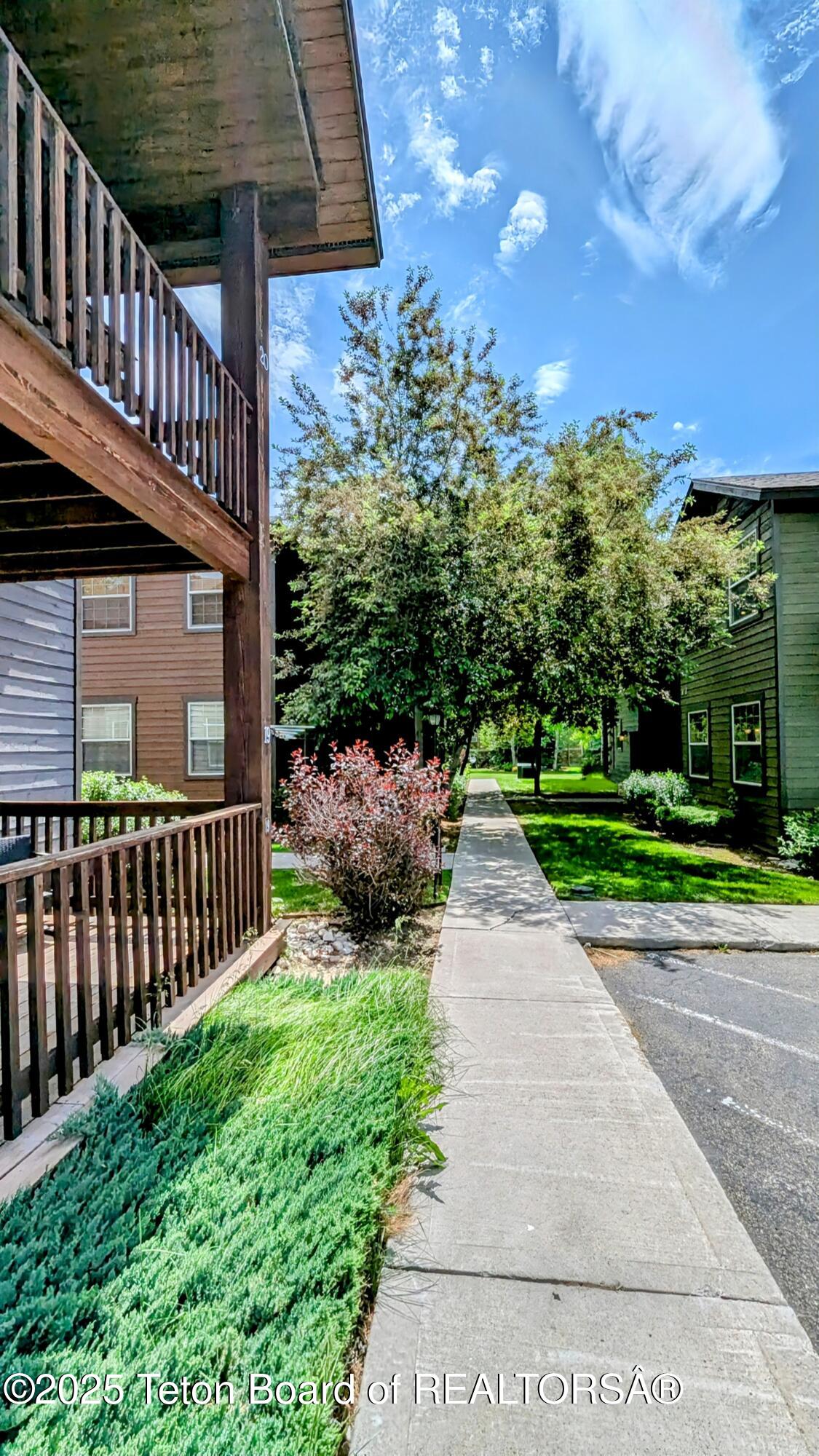 715 MORAINE COURT UNIT 19 GARAGE H