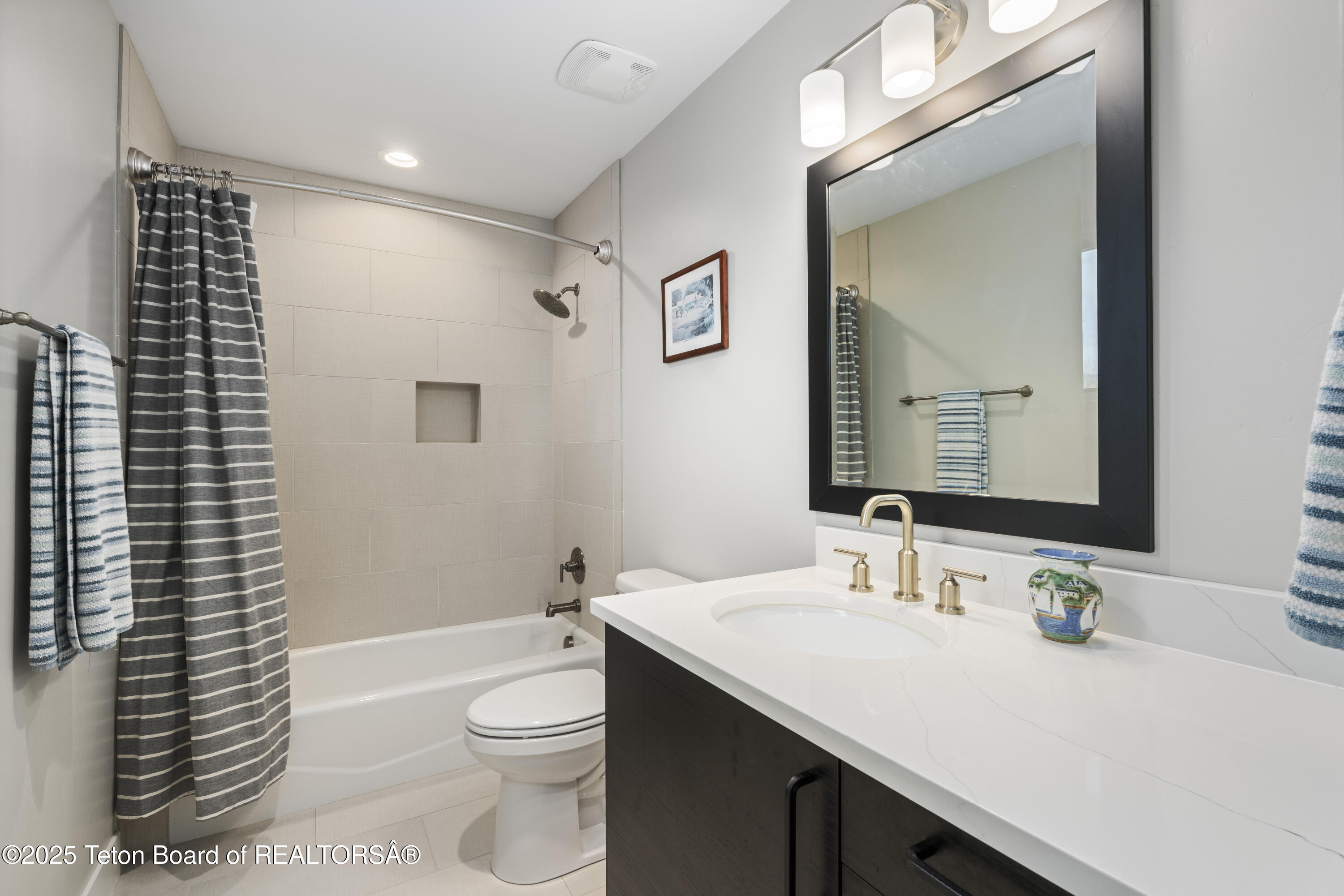 3048 WHITEHOUSE Drive