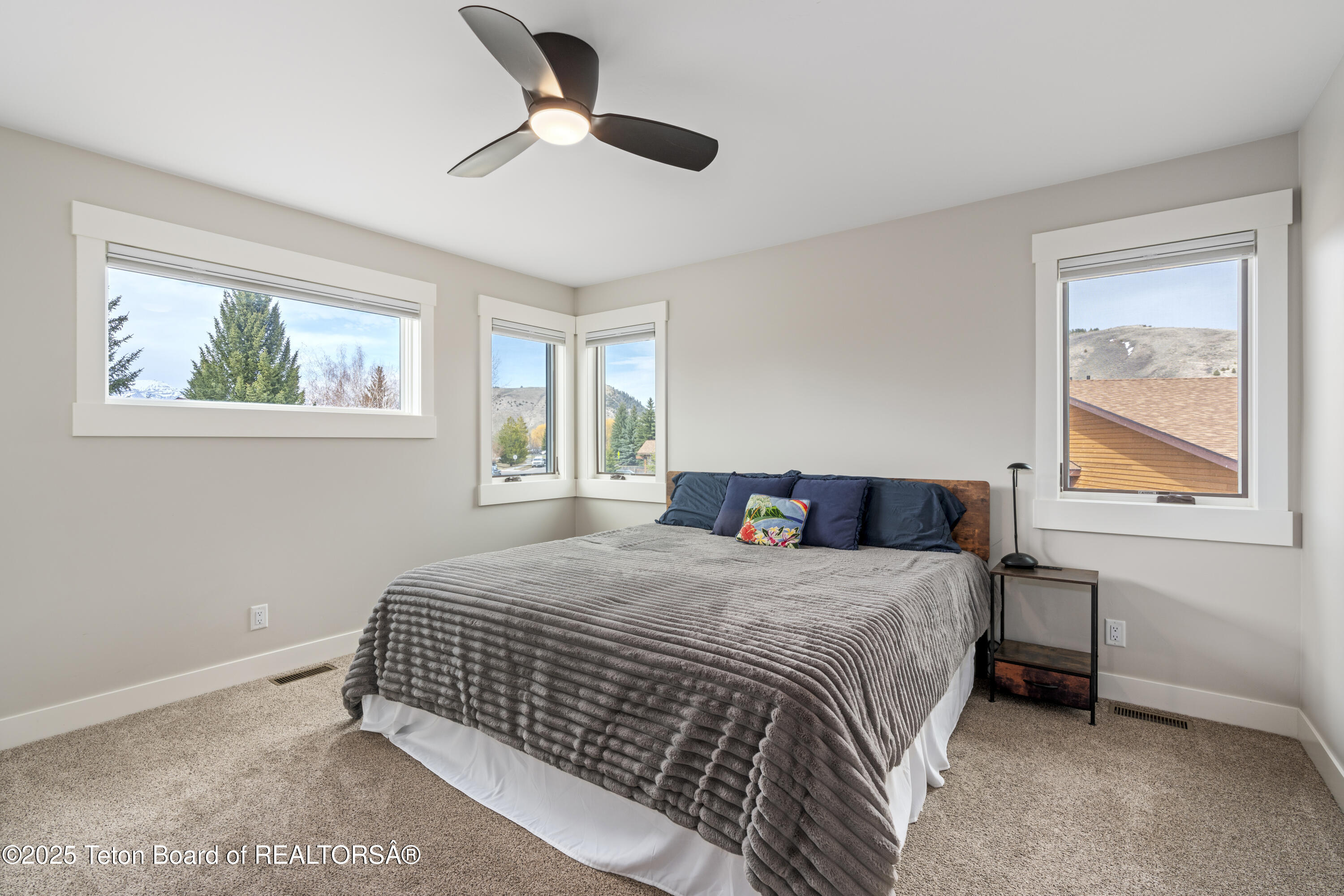 3048 WHITEHOUSE Drive