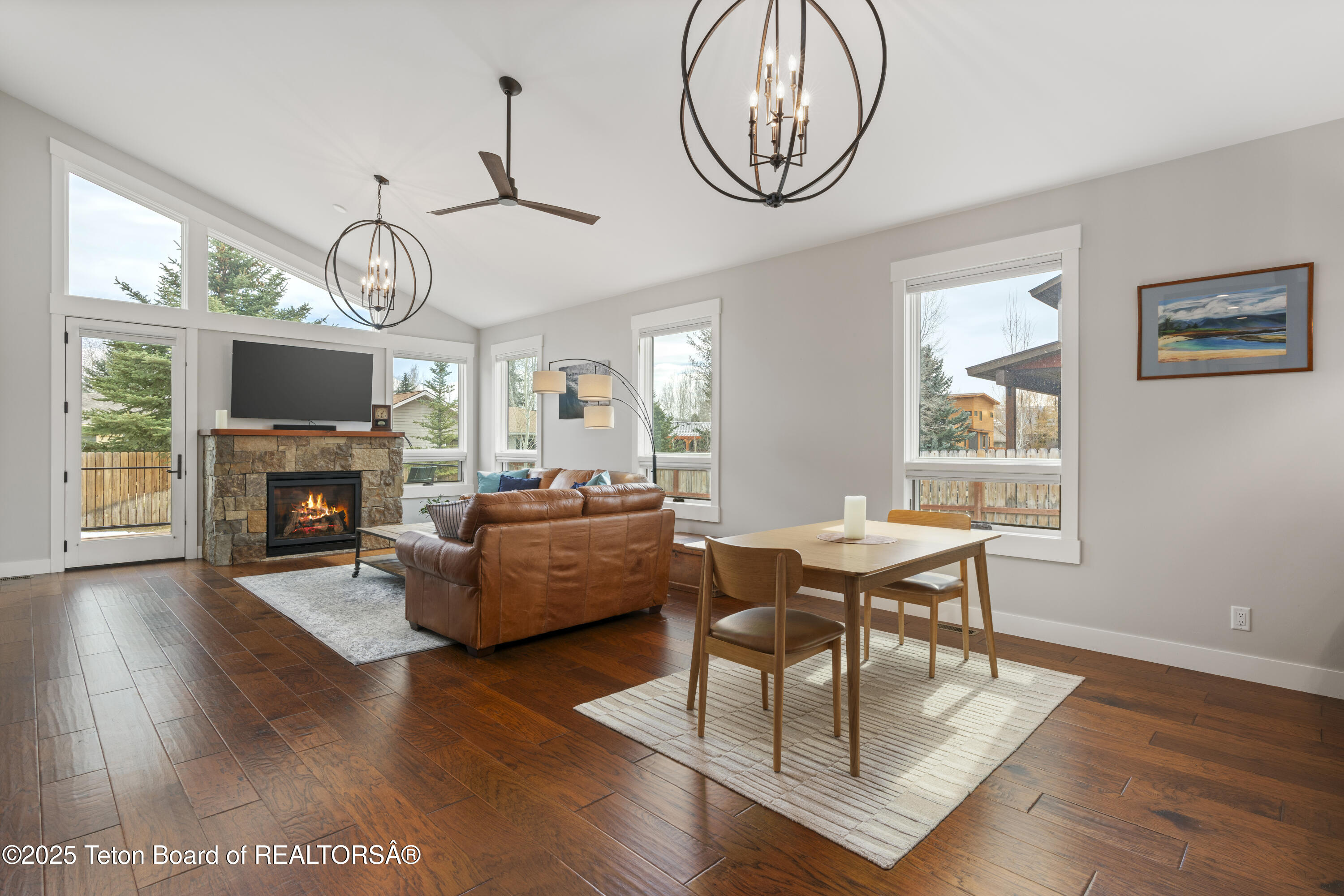 3048 WHITEHOUSE Drive