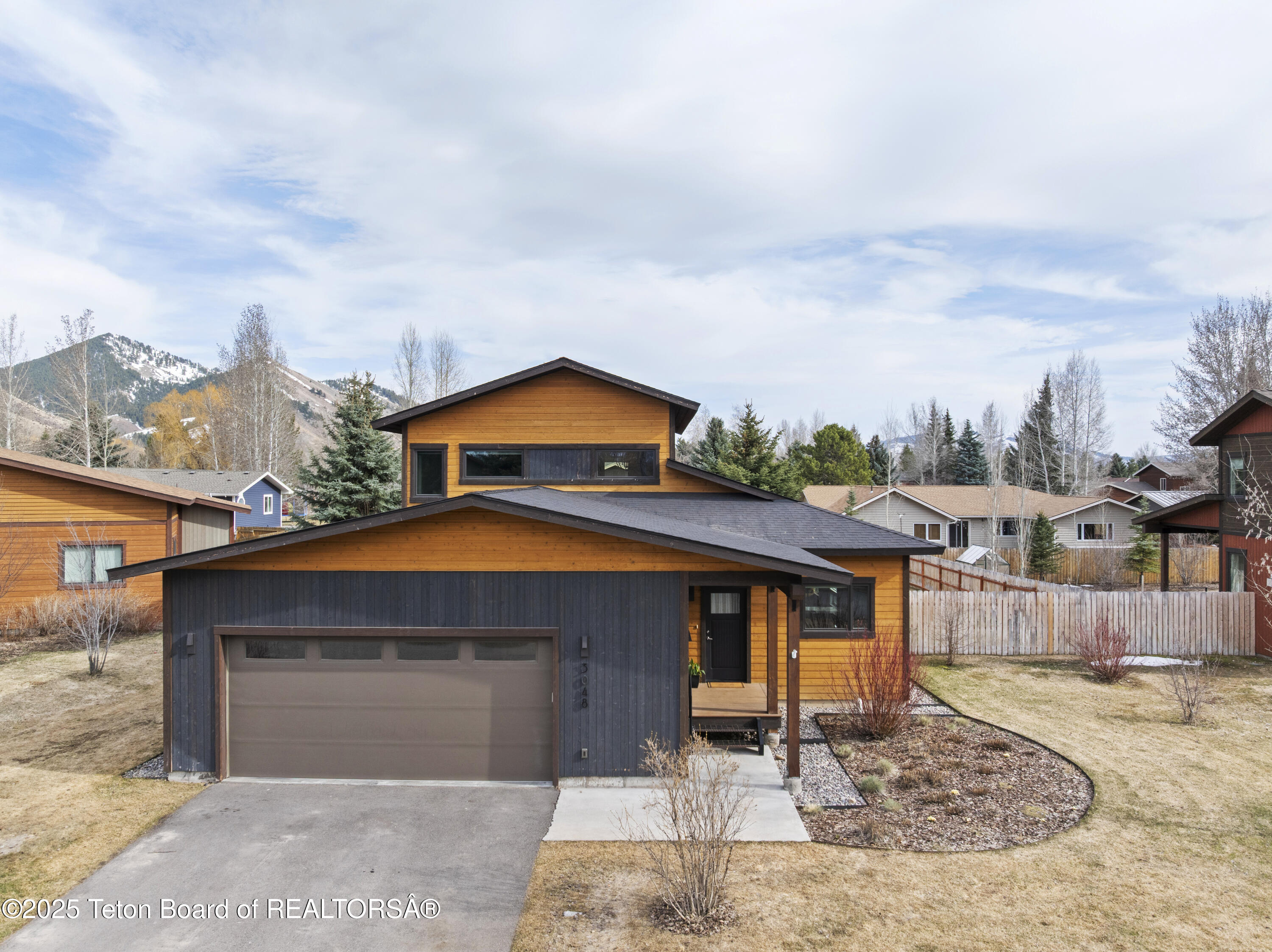 3048 WHITEHOUSE Drive