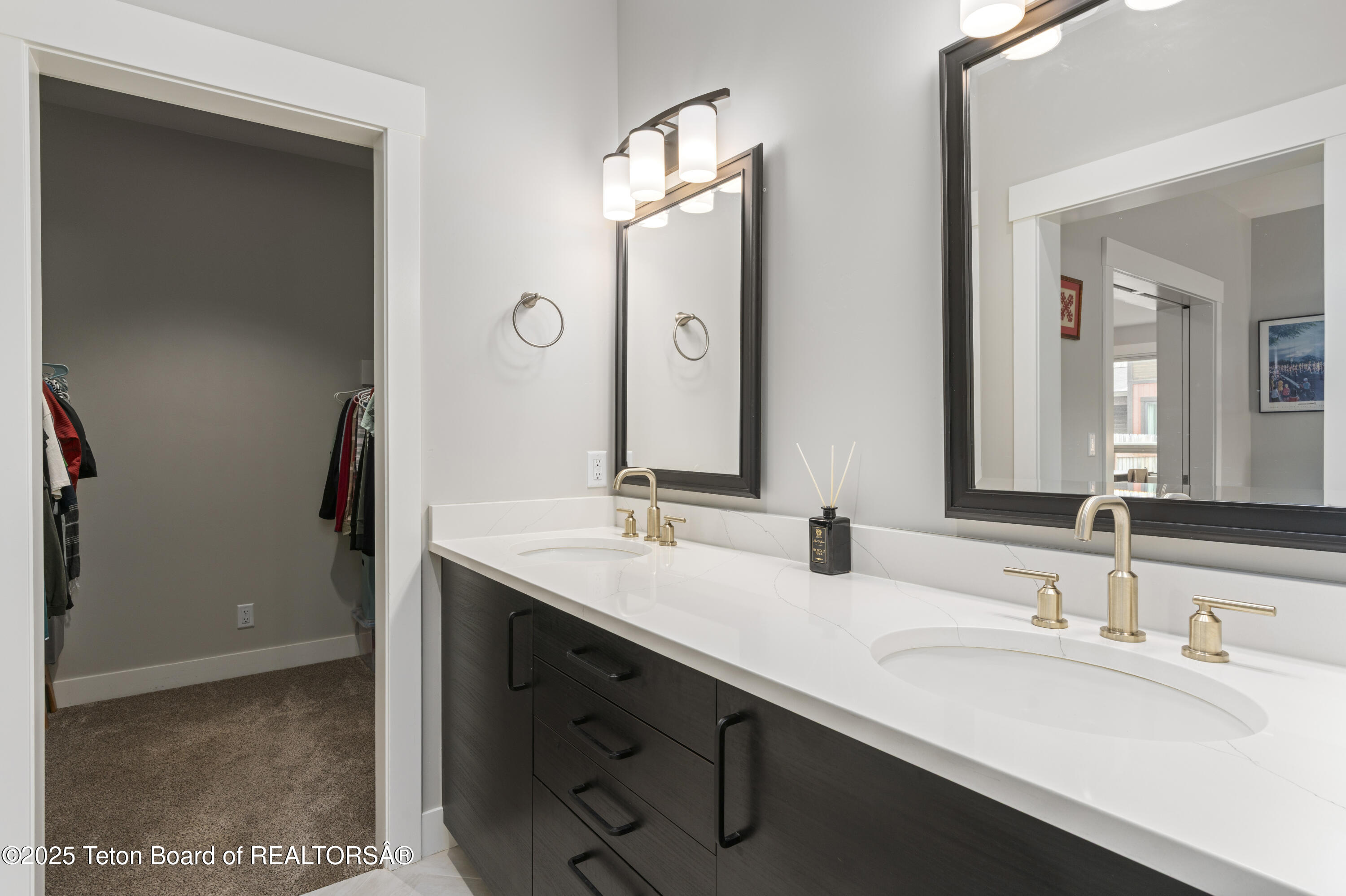 3048 WHITEHOUSE Drive