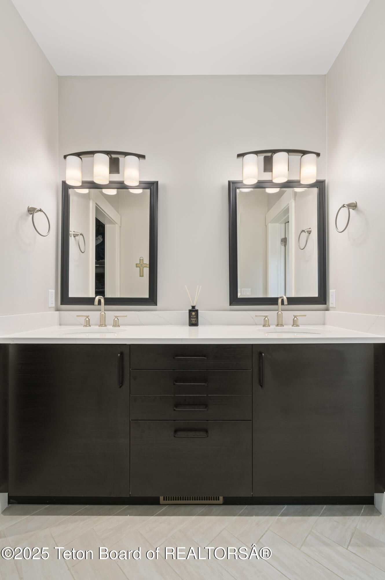 3048 WHITEHOUSE Drive