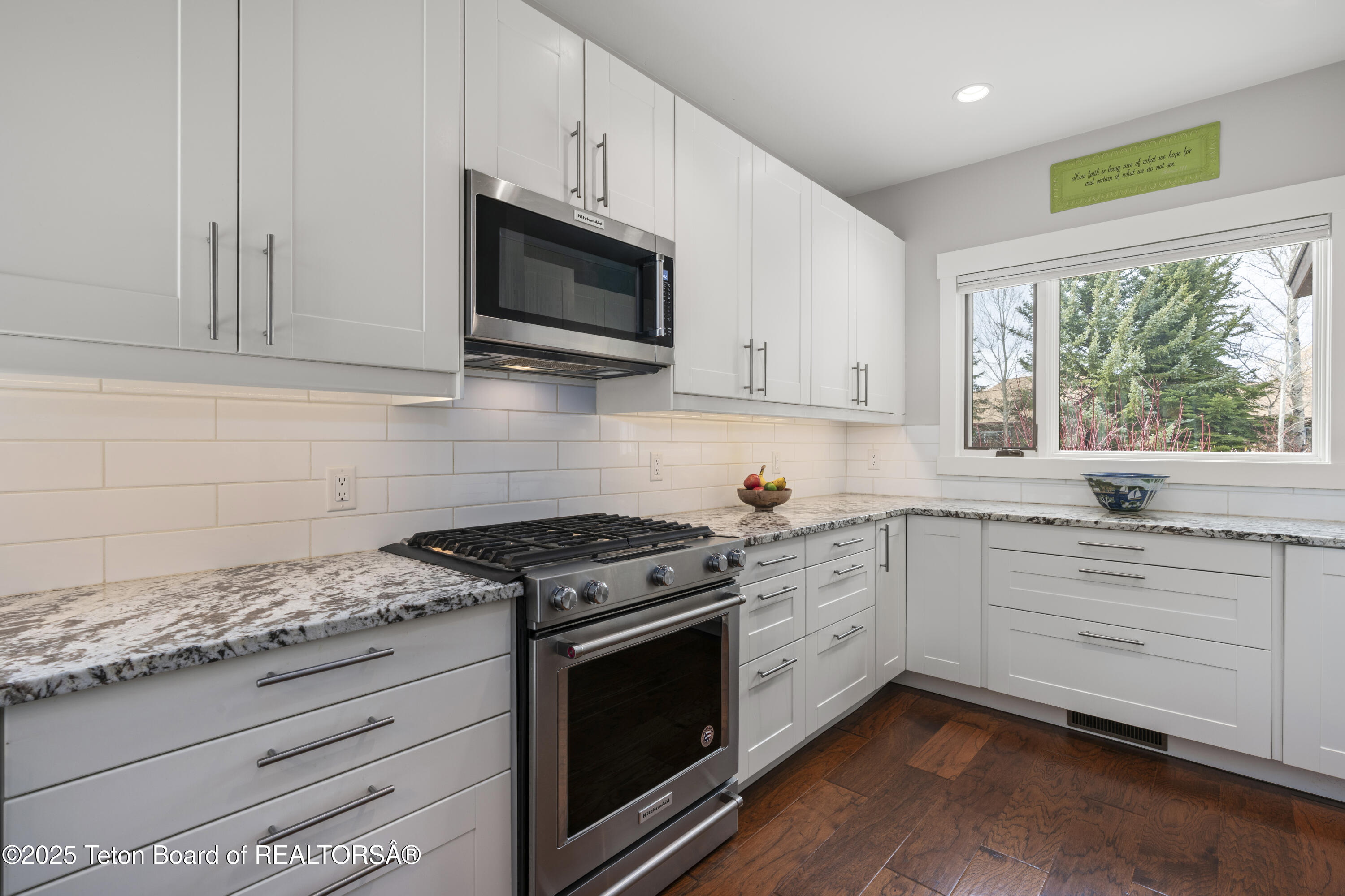 3048 WHITEHOUSE Drive