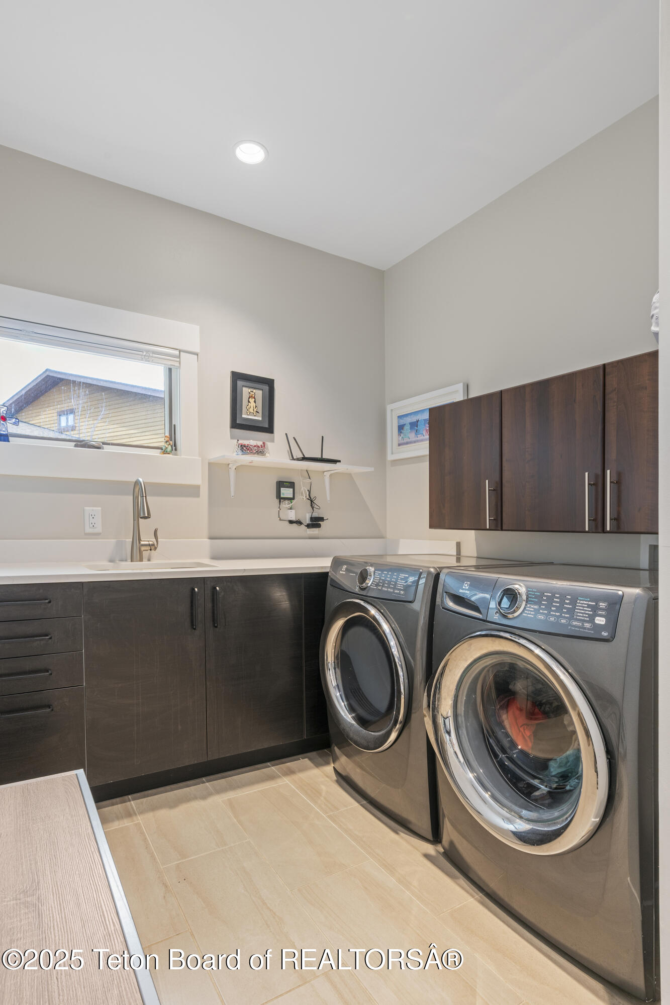 3048 WHITEHOUSE Drive