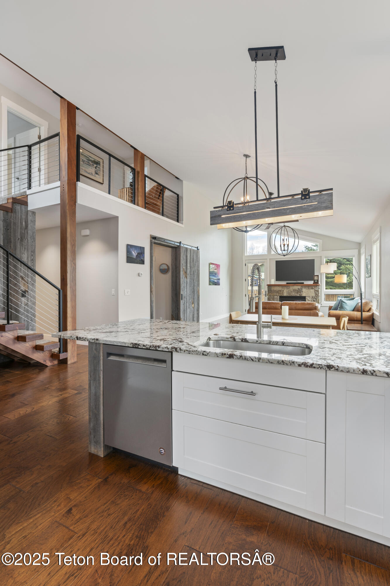 3048 WHITEHOUSE Drive