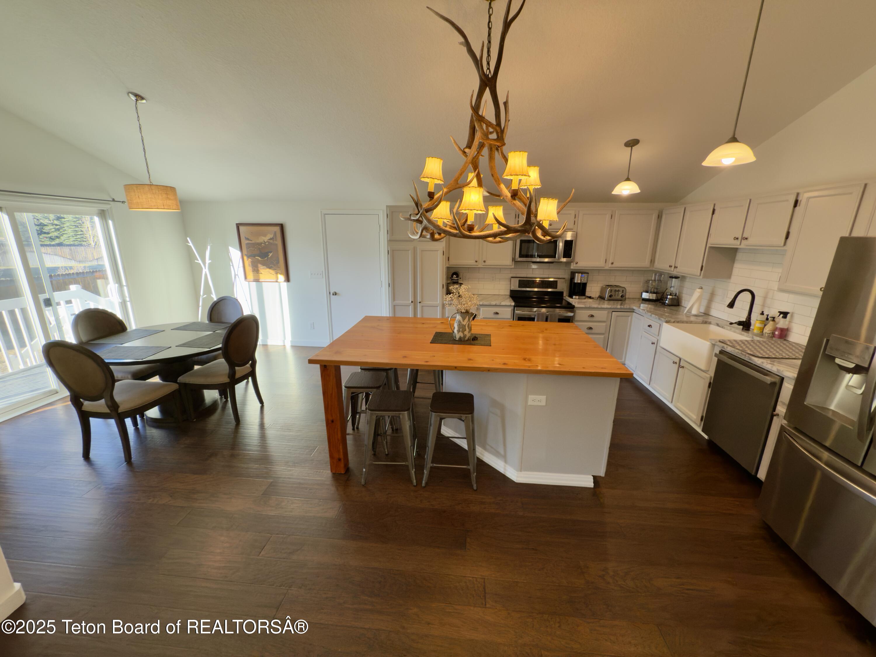 3048 RANGEVIEW Drive