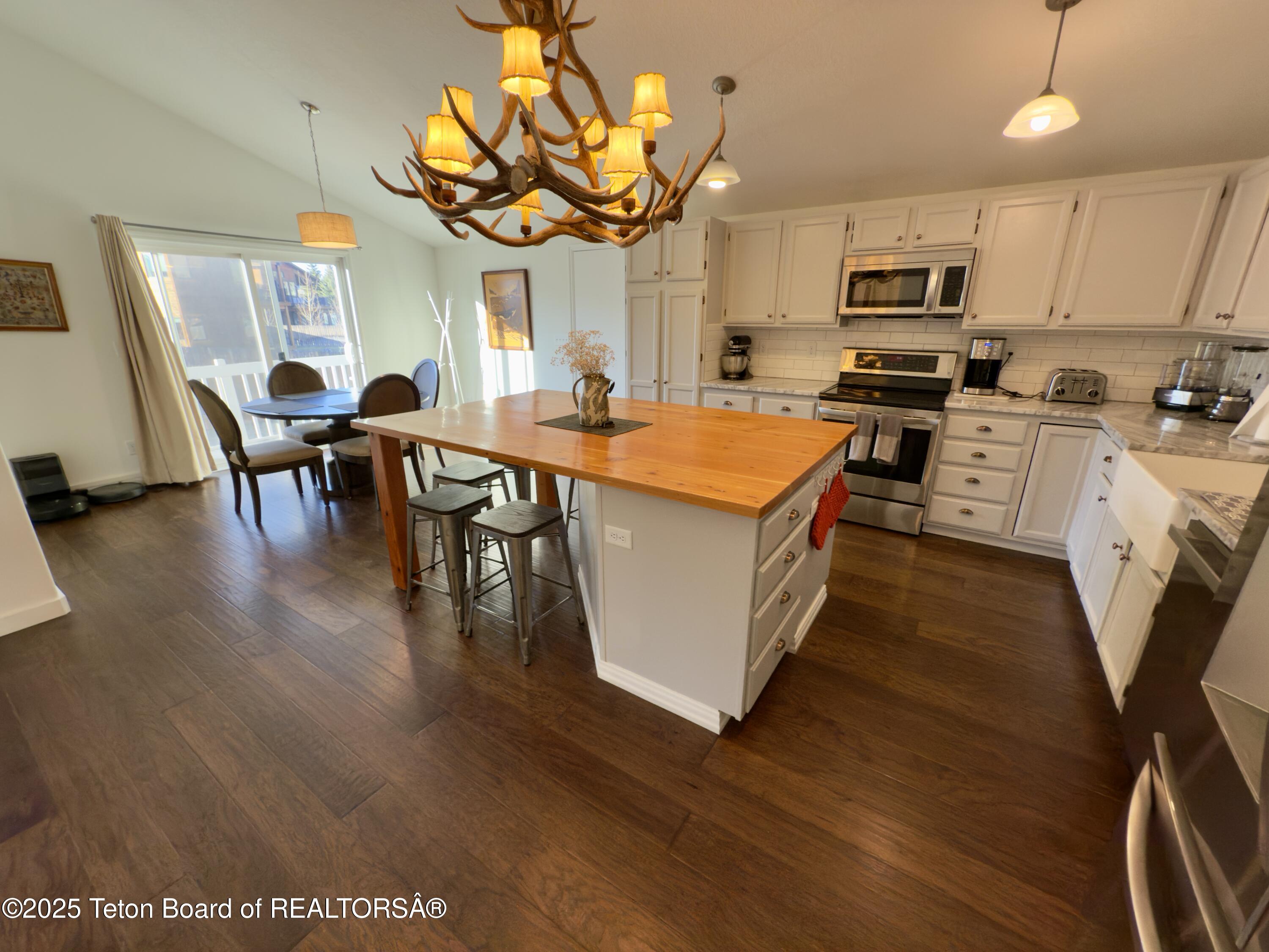 3048 RANGEVIEW Drive