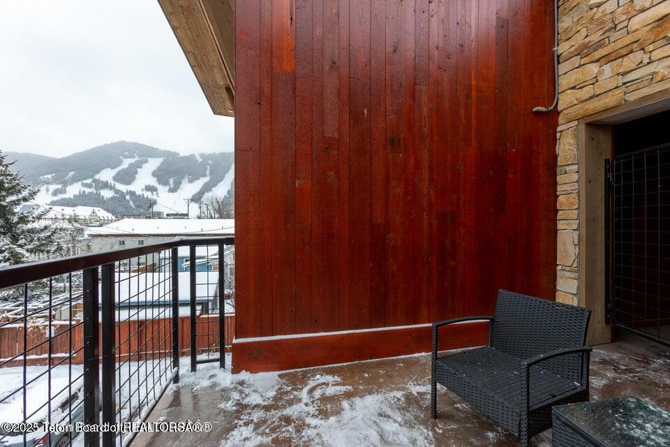 170 N MILLWARD Street, 305