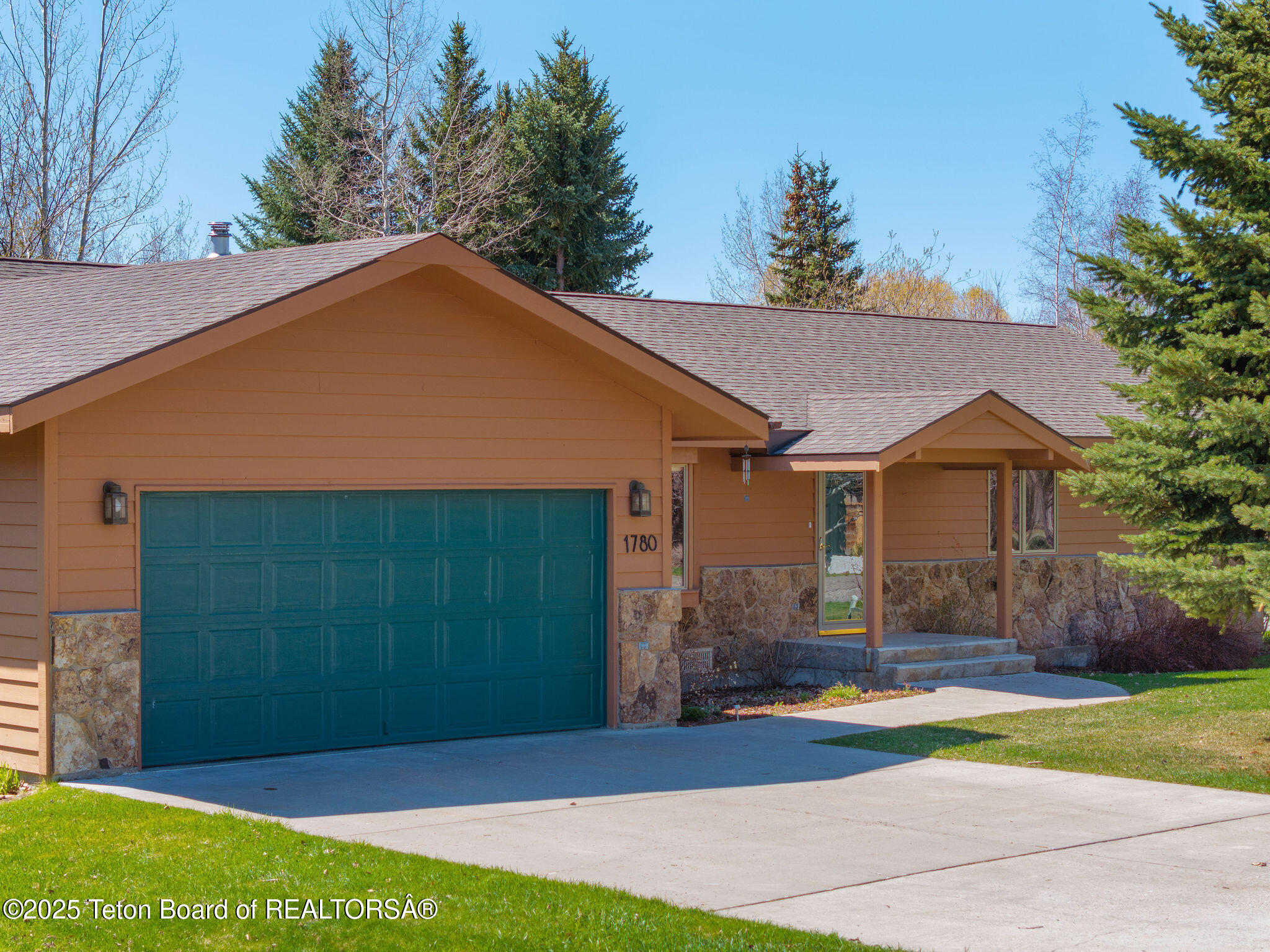 1780 W PACK SADDLE Drive