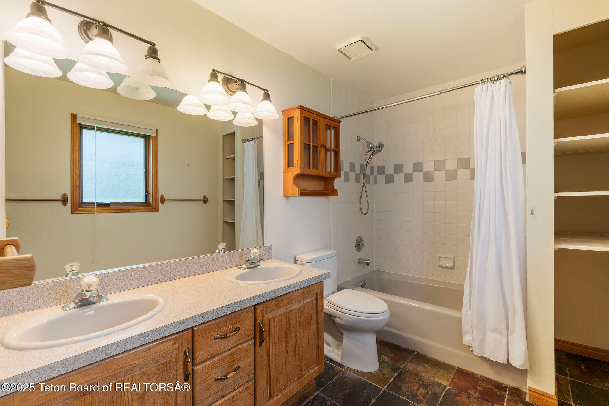 1780 W PACK SADDLE Drive