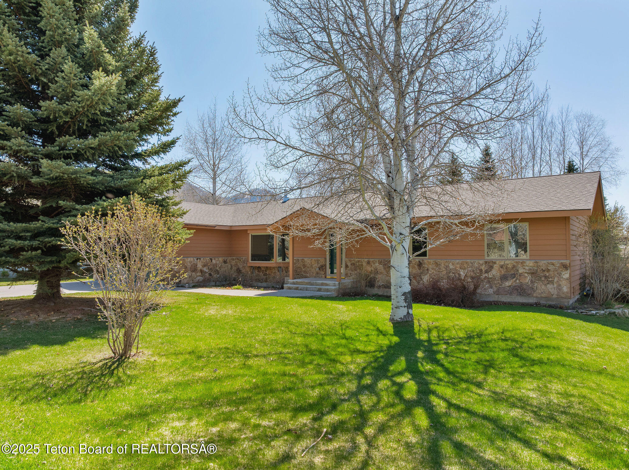 1780 W PACK SADDLE Drive