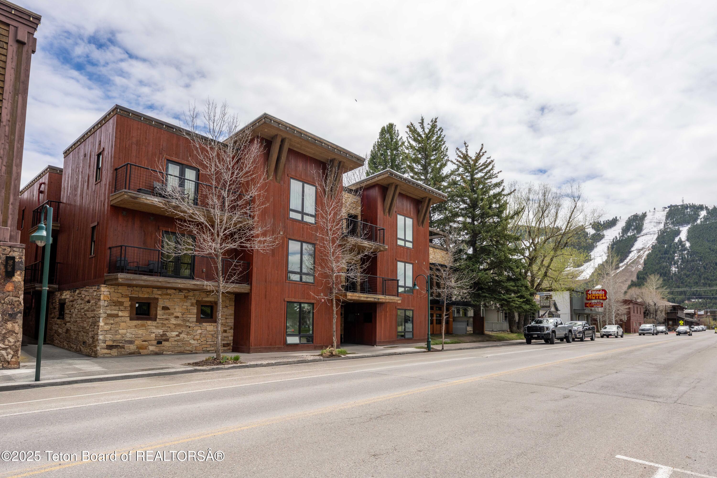 170 N MILLWARD Street, 202