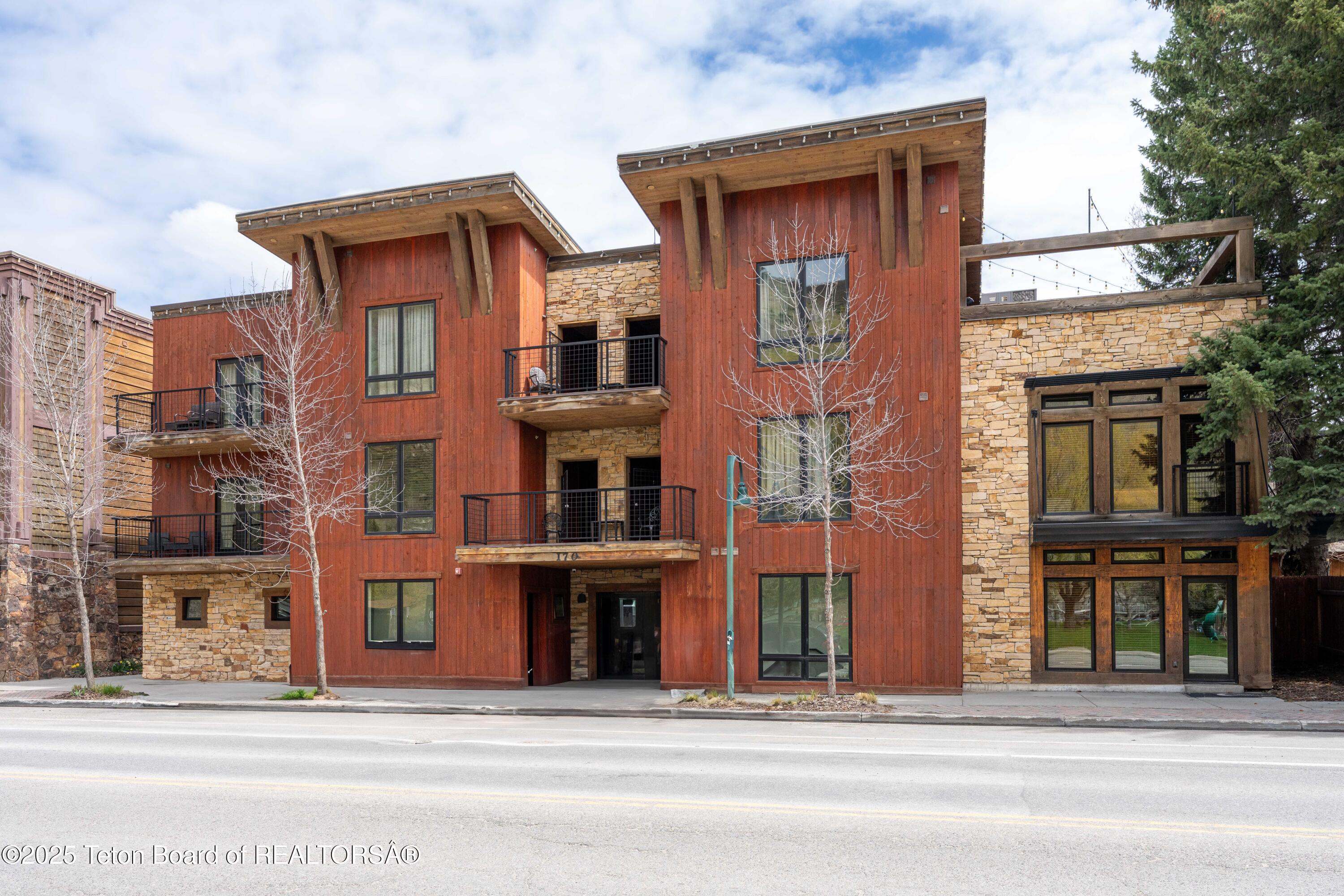 170 N MILLWARD Street, 202