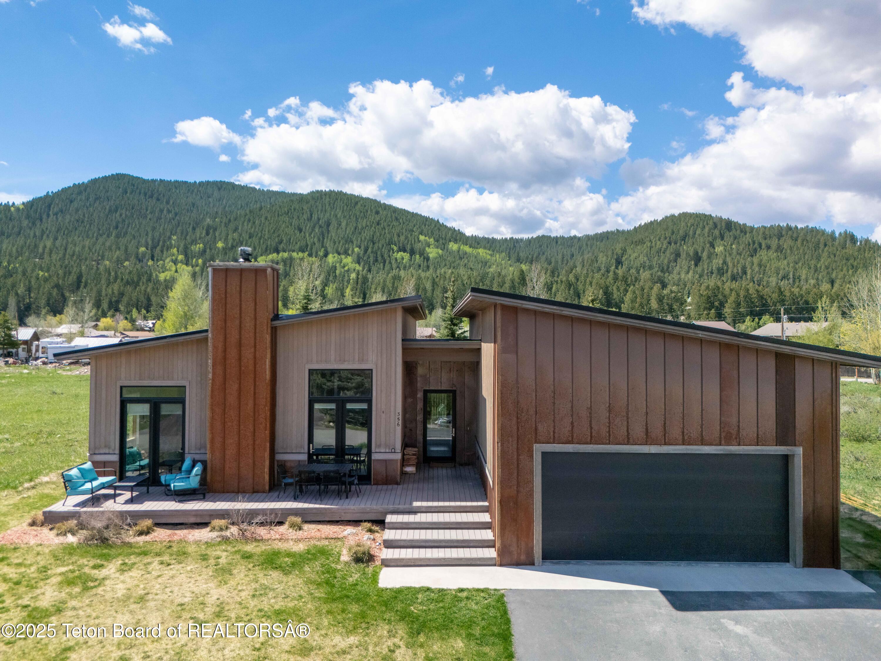 356 WOODEN SPUR Drive