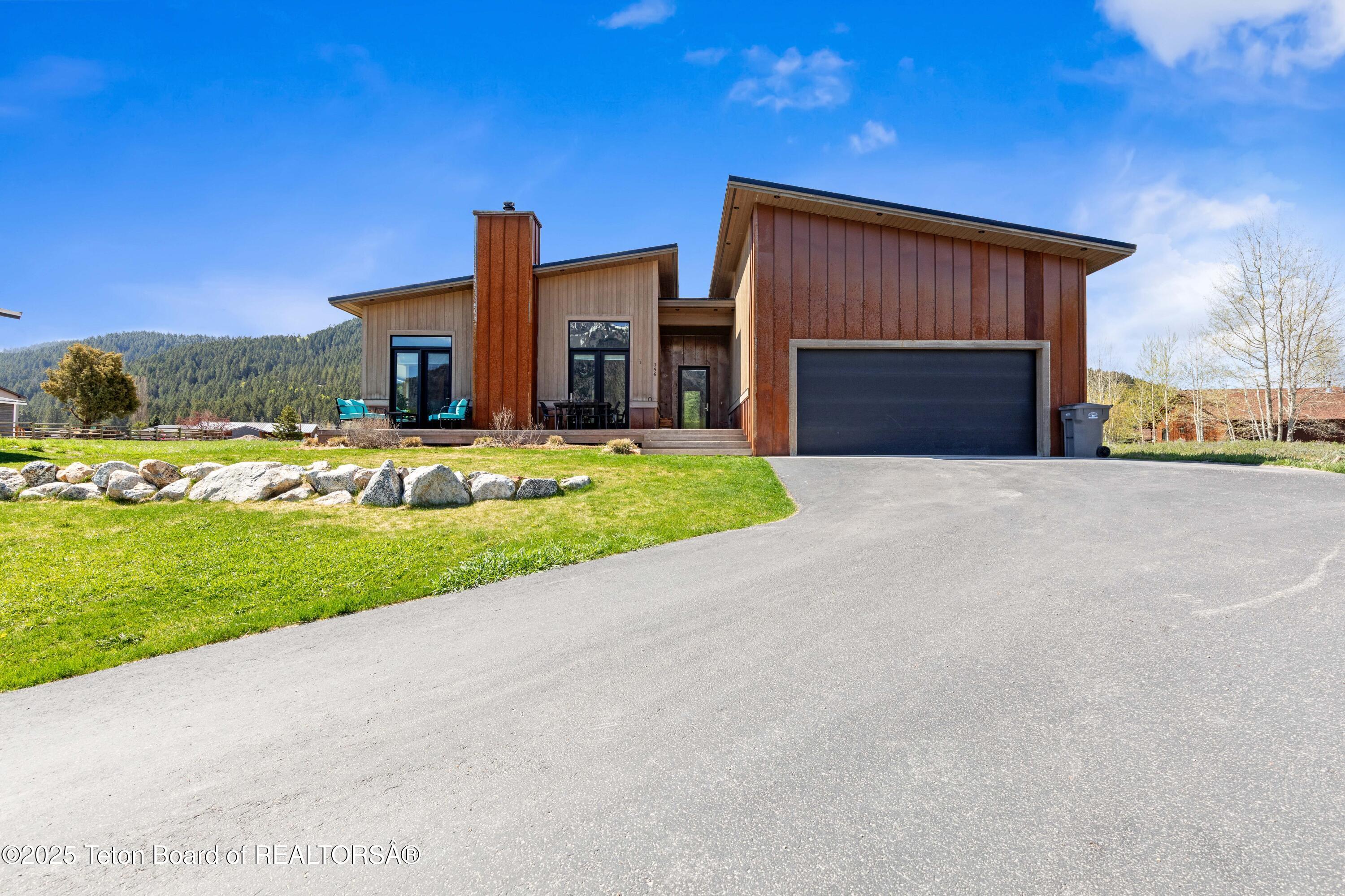 356 WOODEN SPUR Drive