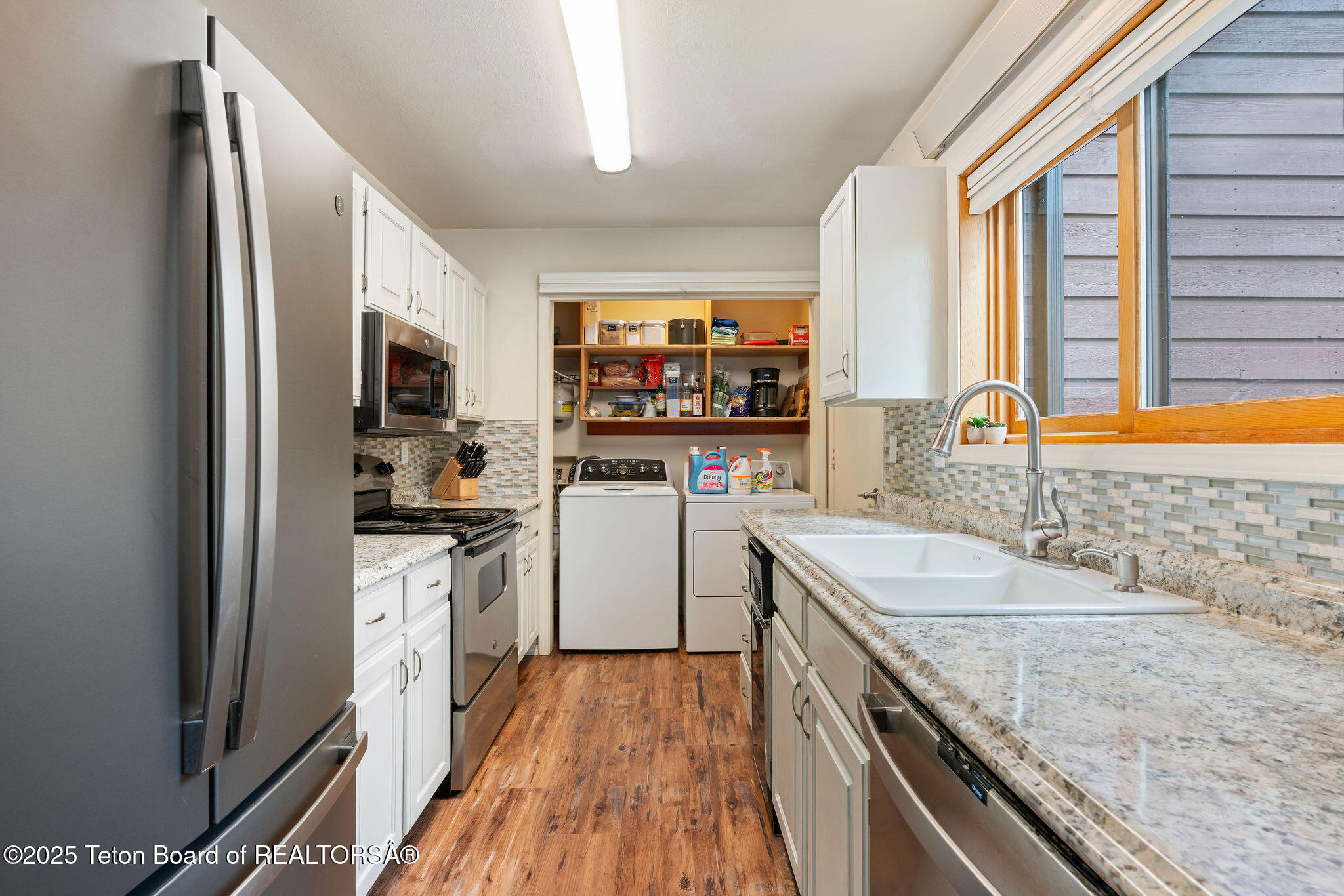 1920 W AMERICAN BRANT Road