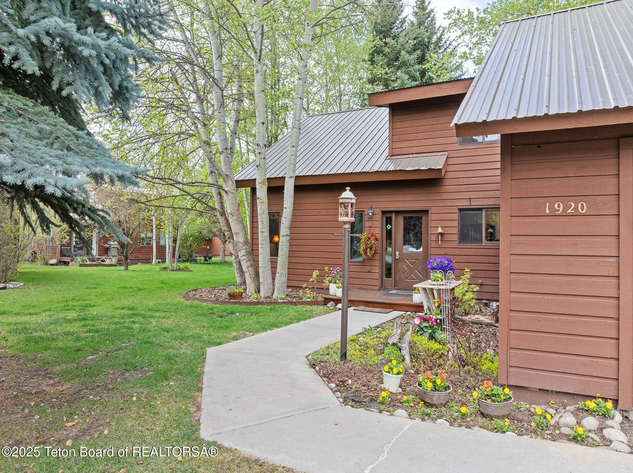 1920 W AMERICAN BRANT Road